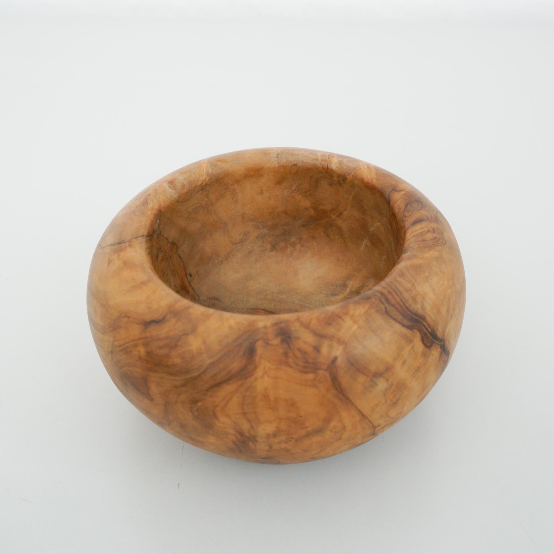 Early 20th Century Spanish Traditional Olive Wood Bowl For Sale 5