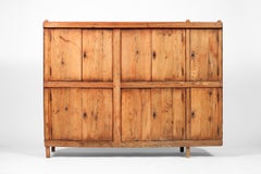 Armadio utilitario spagnolo in pino dei primi del Novecento