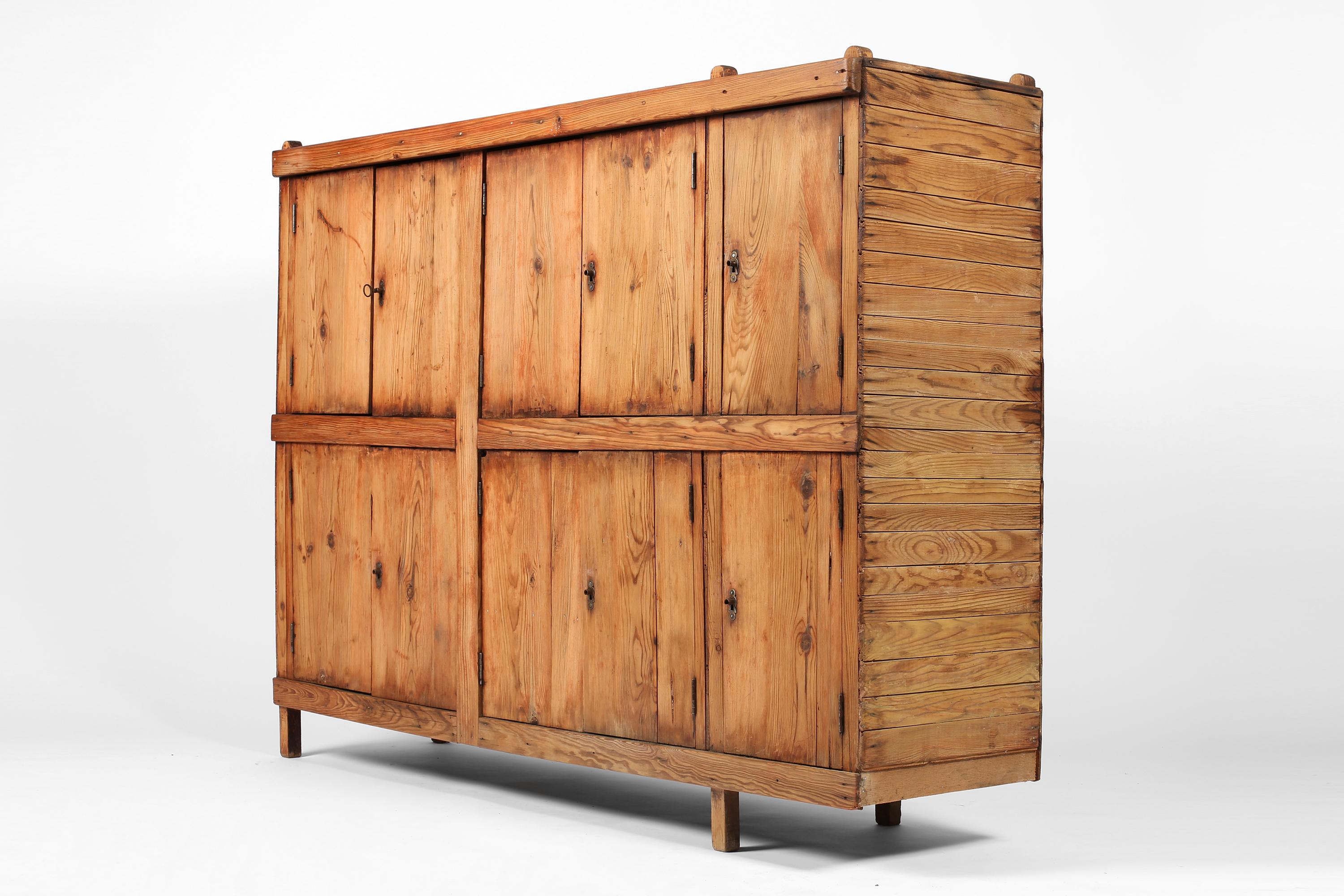 Early 20th Century Spanish Utilitarian Pine Cabinet In Good Condition For Sale In London, GB