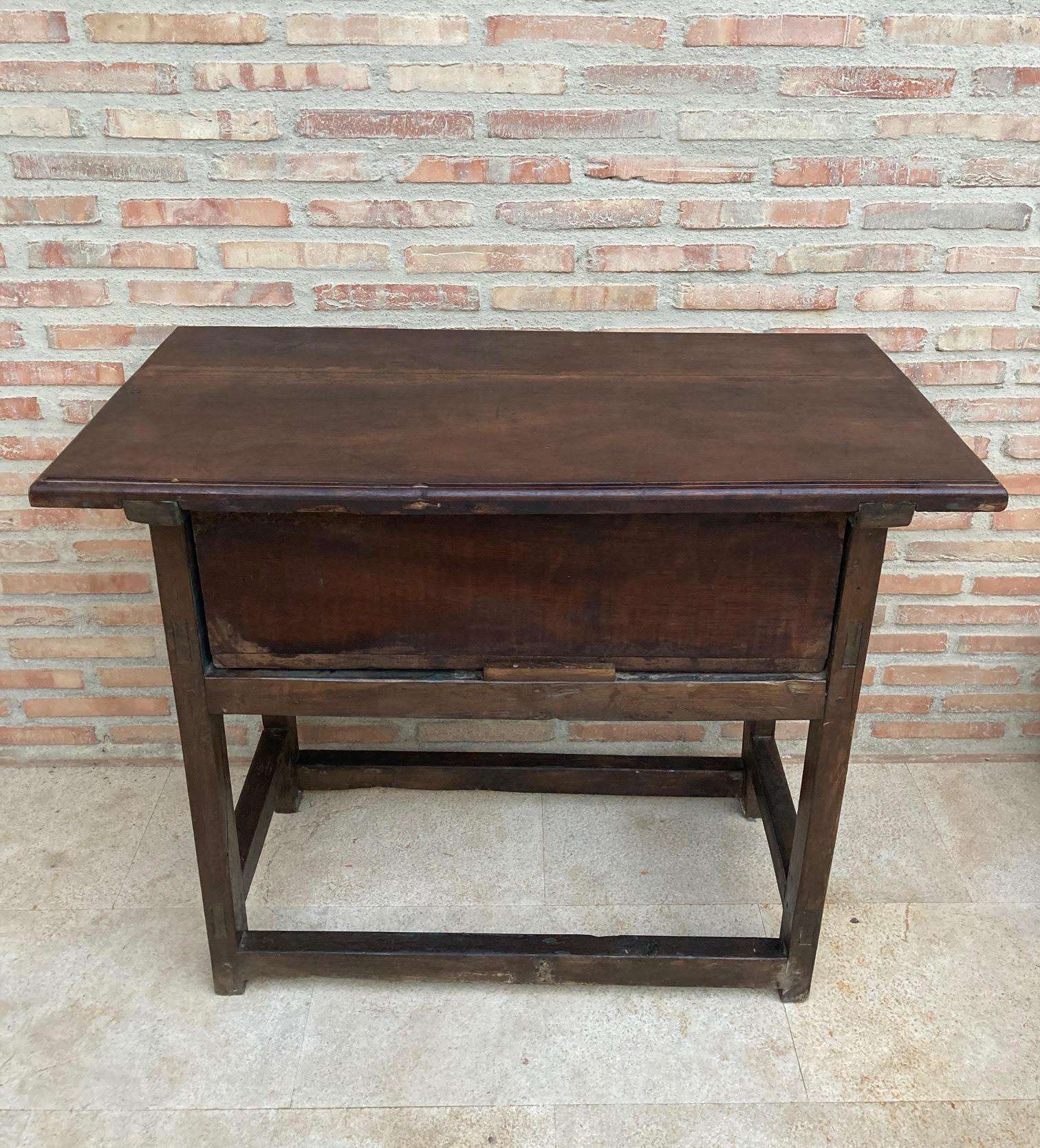 Early 20th Century Spanish Walnut Work Side Table with Large Single Drawer 2