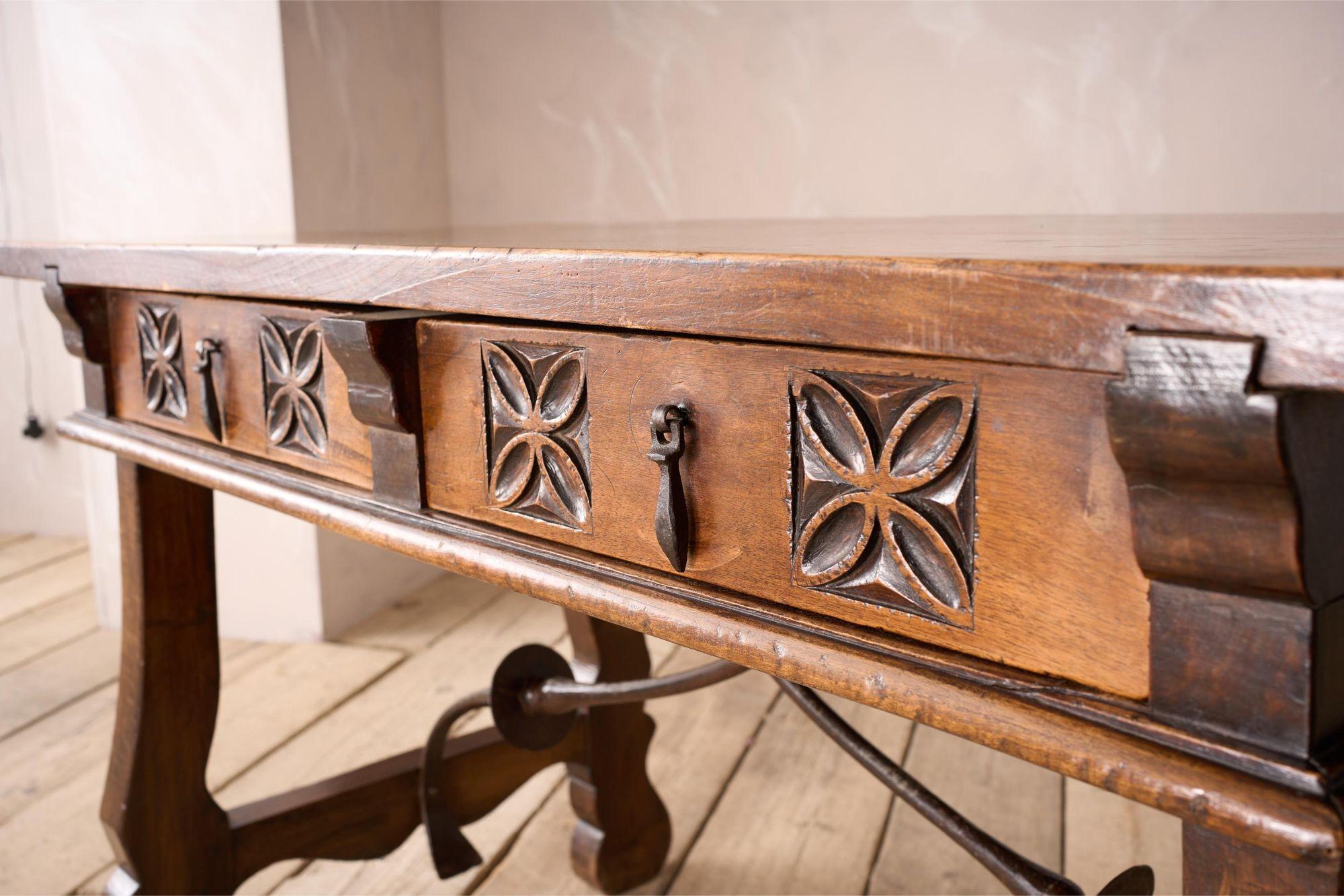 Early 20th century Spanish writing table For Sale 6