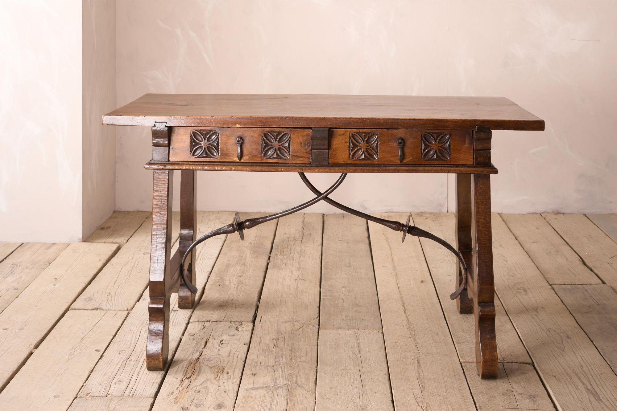 20th Century Early 20th century Spanish writing table For Sale