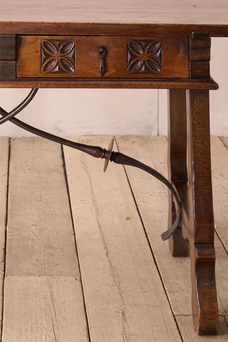 Walnut Early 20th century Spanish writing table For Sale