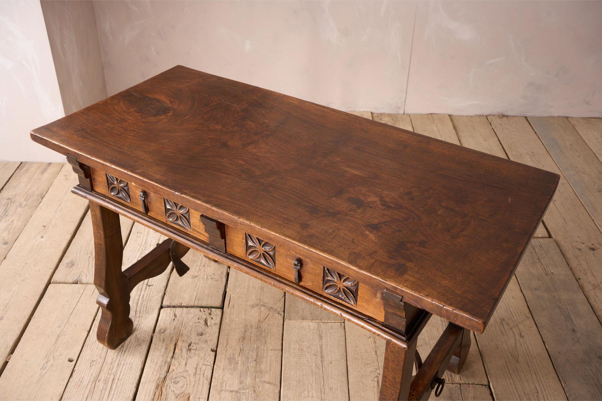 Early 20th century Spanish writing table For Sale 4