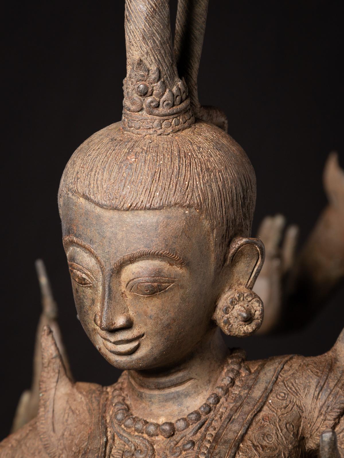 20ième siècle Début du 20e siècle Paire de statues Kinnari en bronze spécial de Birmanie en vente