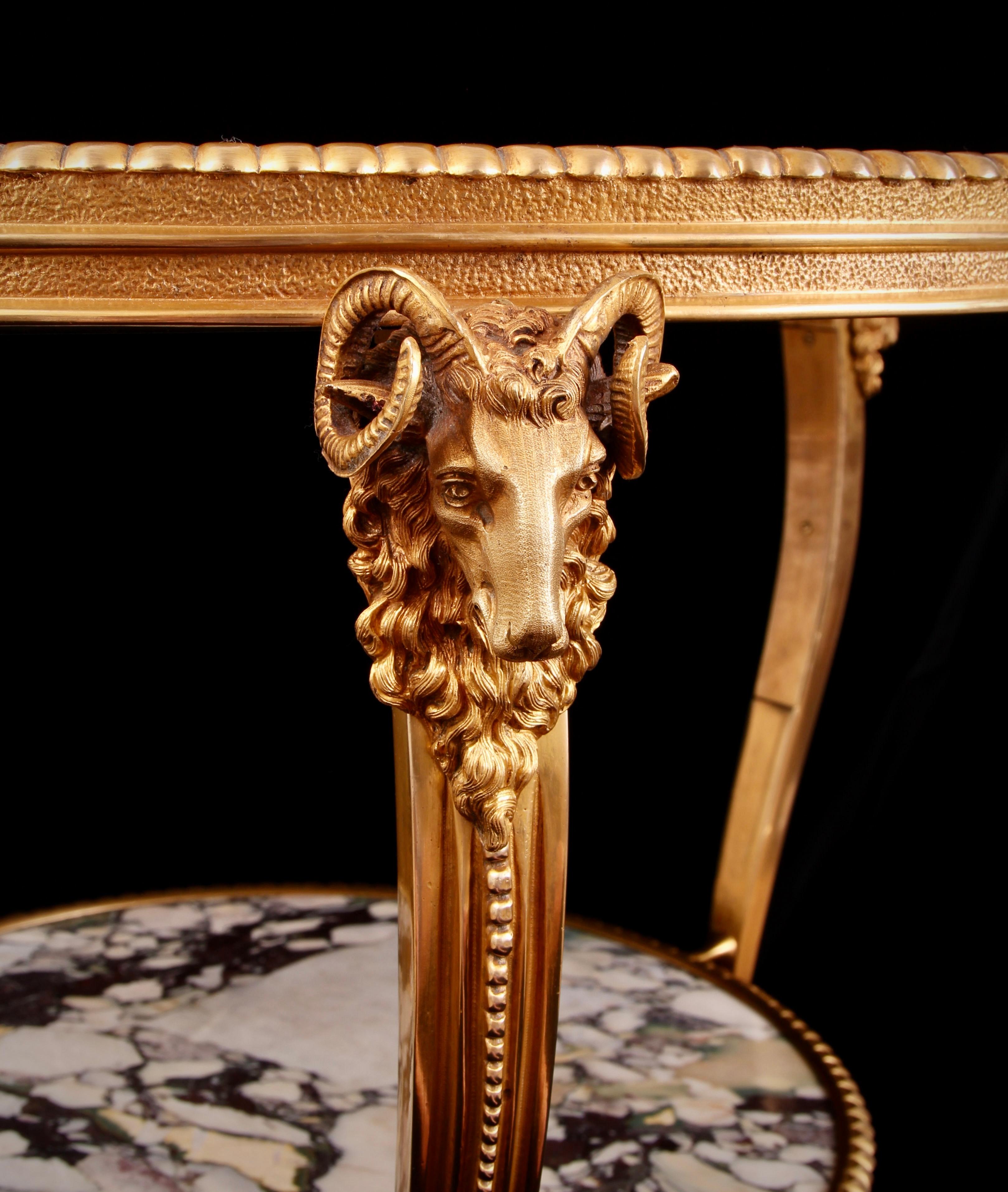 Doré Table spécimen en marbre et pierre semi-précieuse en bronze doré du début du XXe siècle en vente
