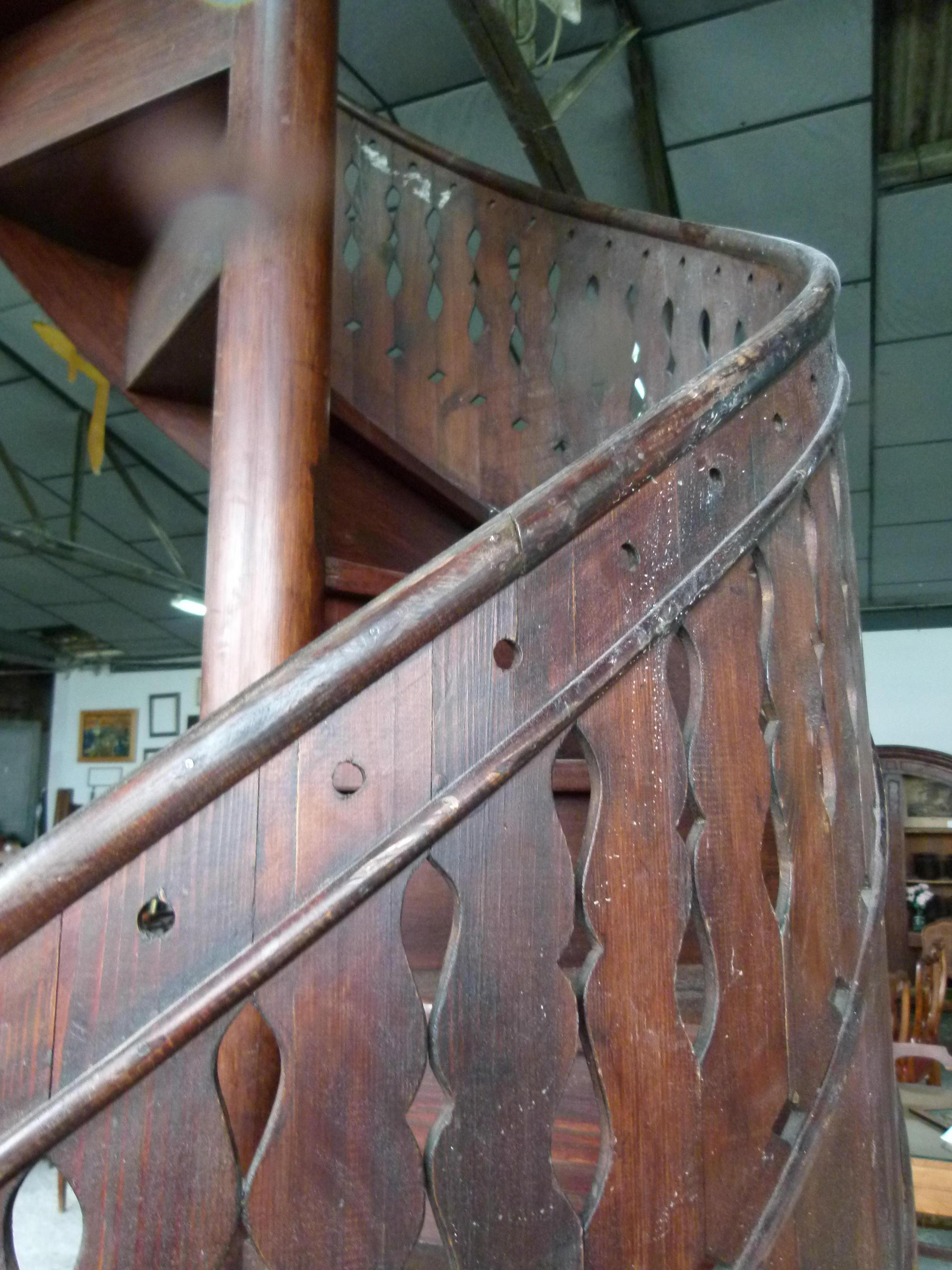 Escalier en bois en colimaçon du début du 20e siècle, Espagne Bon état - En vente à Vulpellac, Girona