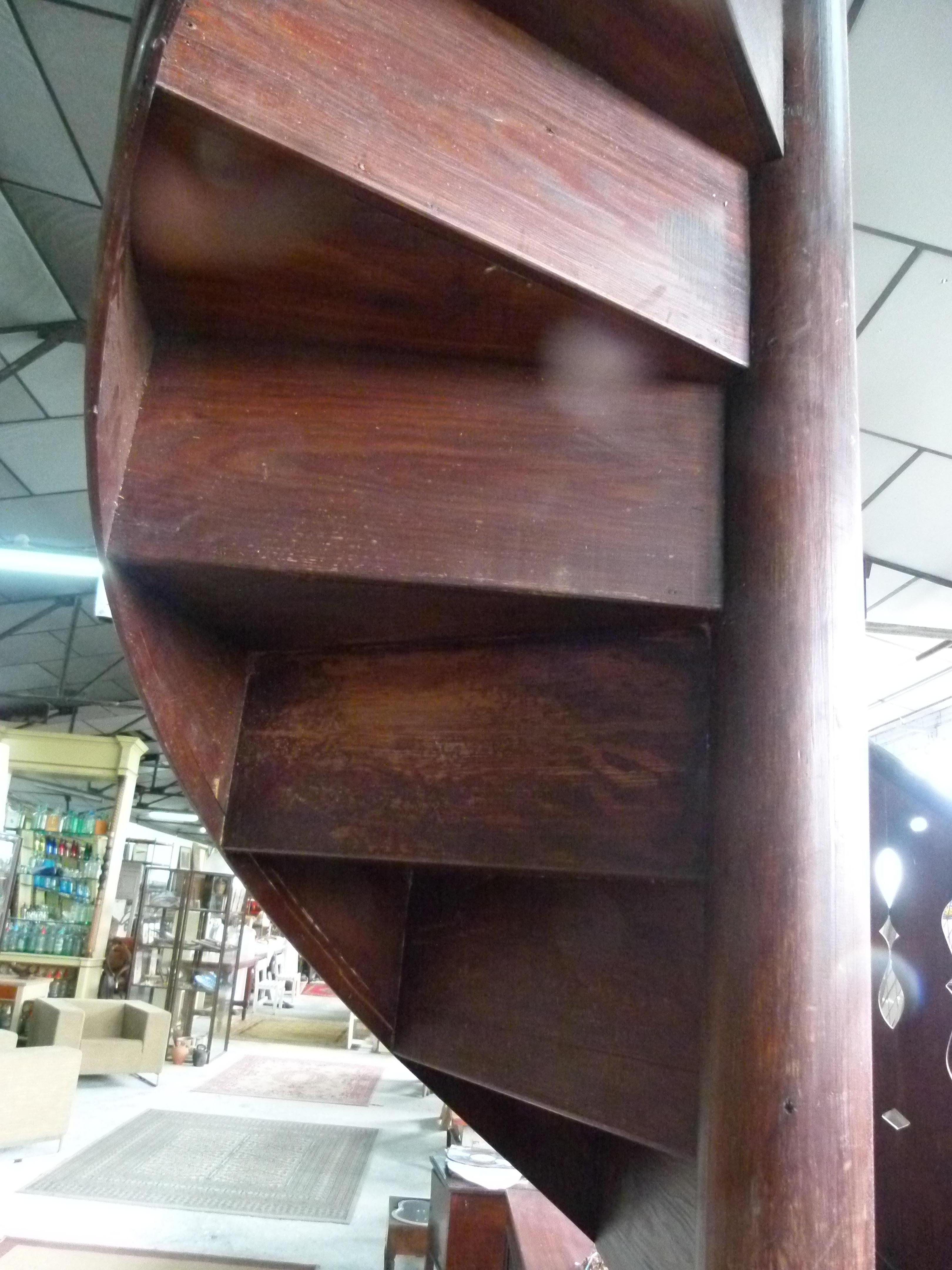 Early 20th Century Spiral Wooden Staircase from Spain For Sale 1