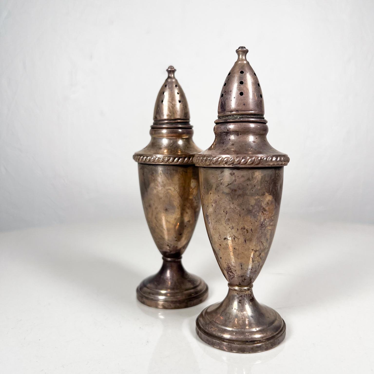 Early 20th Century Sterling Salt & Pepper Shaker Set In Good Condition For Sale In Chula Vista, CA
