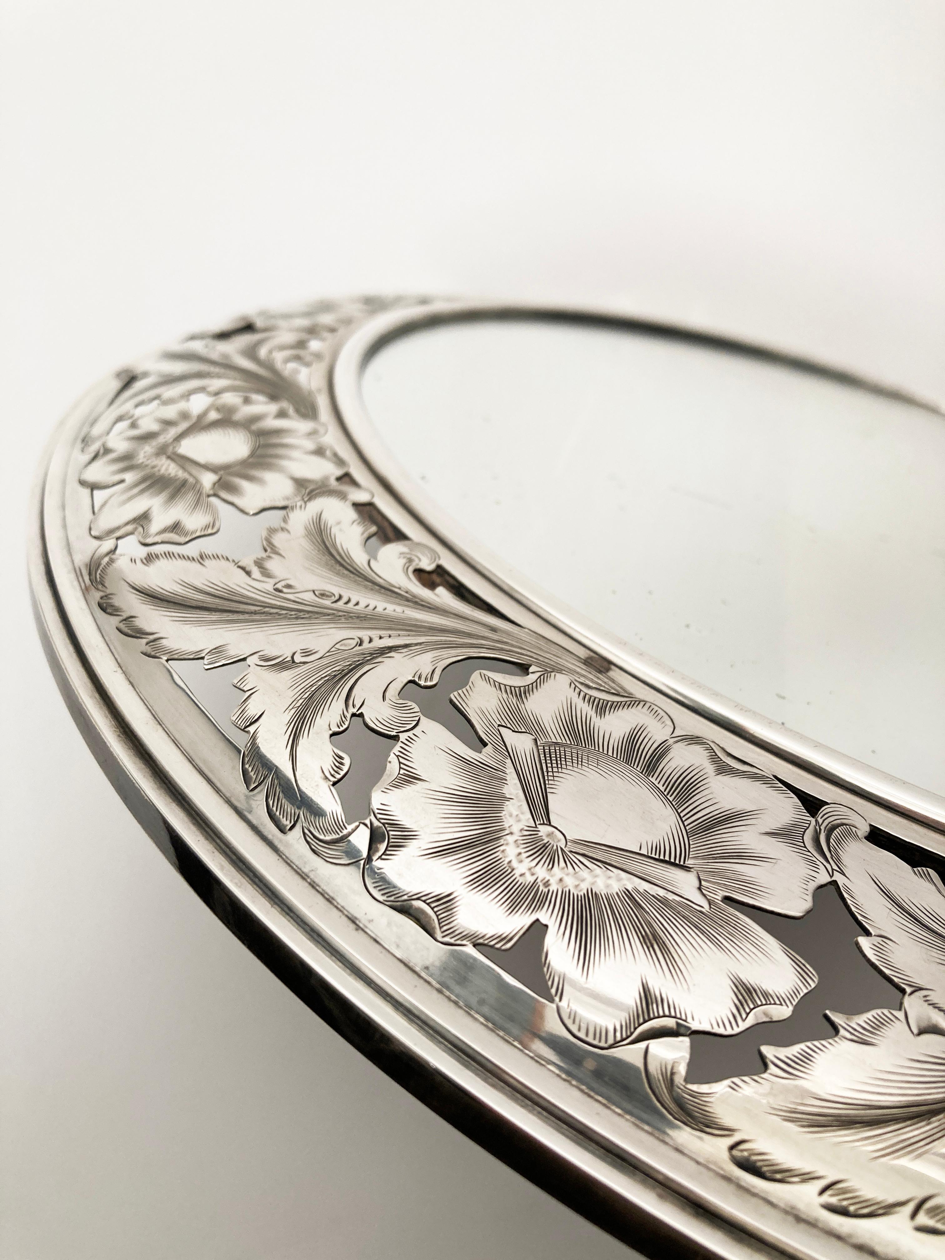 Frühes 20. Jahrhundert Sterling Silber Kreisförmiger netzförmiger Spiegel mit geätzten Folia im Angebot 4
