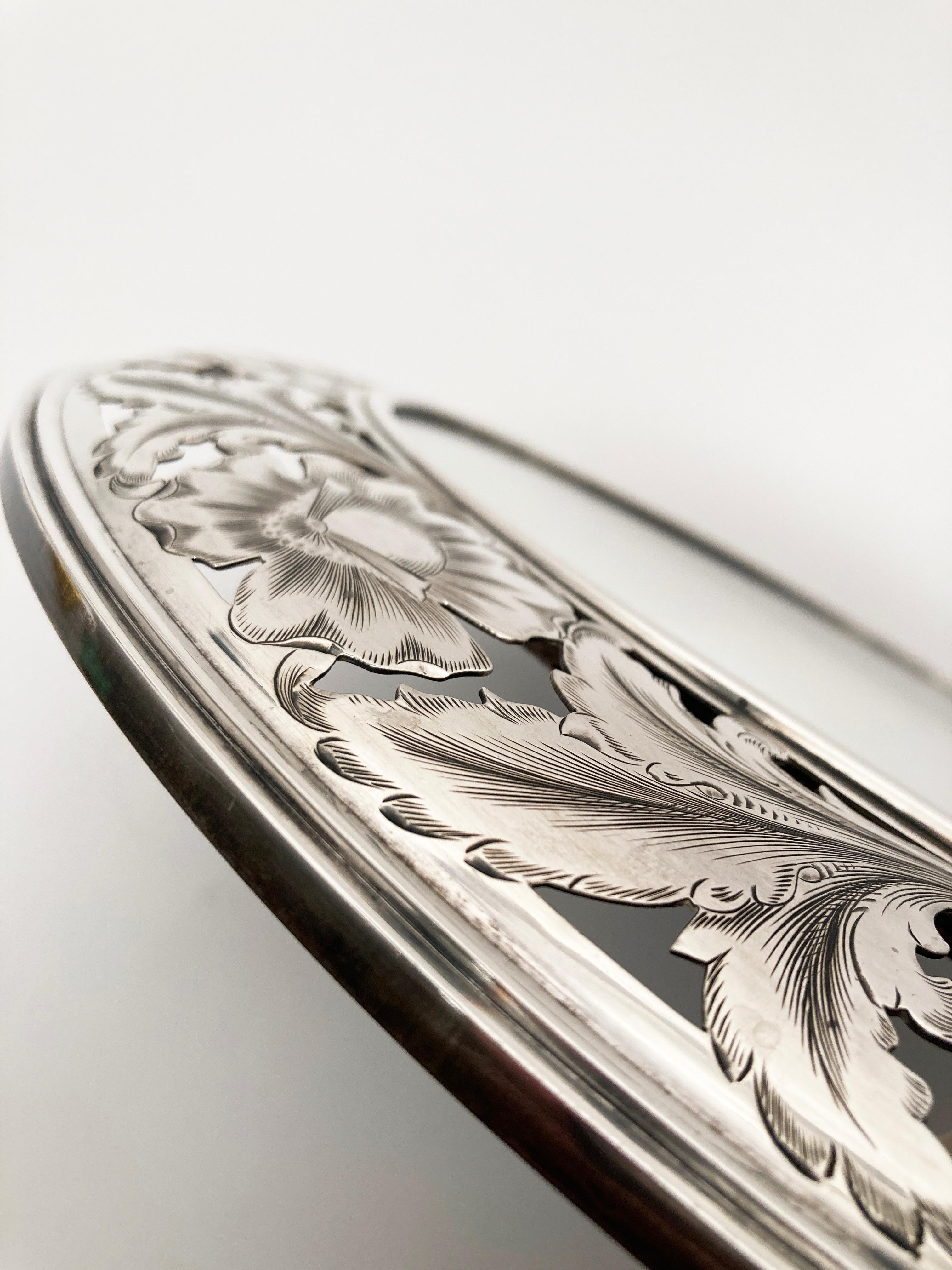 Frühes 20. Jahrhundert Sterling Silber Kreisförmiger netzförmiger Spiegel mit geätzten Folia im Angebot 6