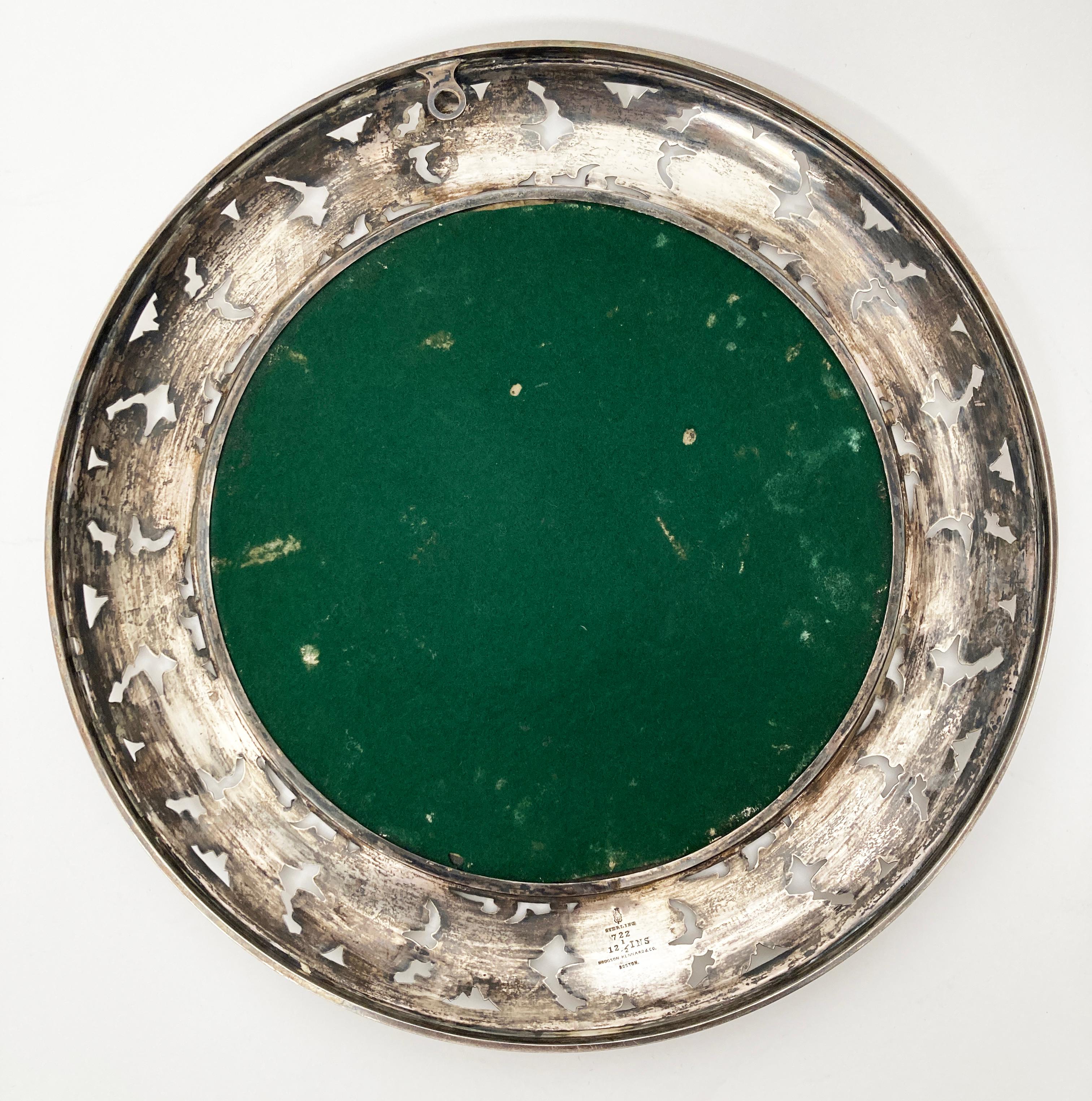 Frühes 20. Jahrhundert Sterling Silber Kreisförmiger netzförmiger Spiegel mit geätzten Folia im Angebot 8