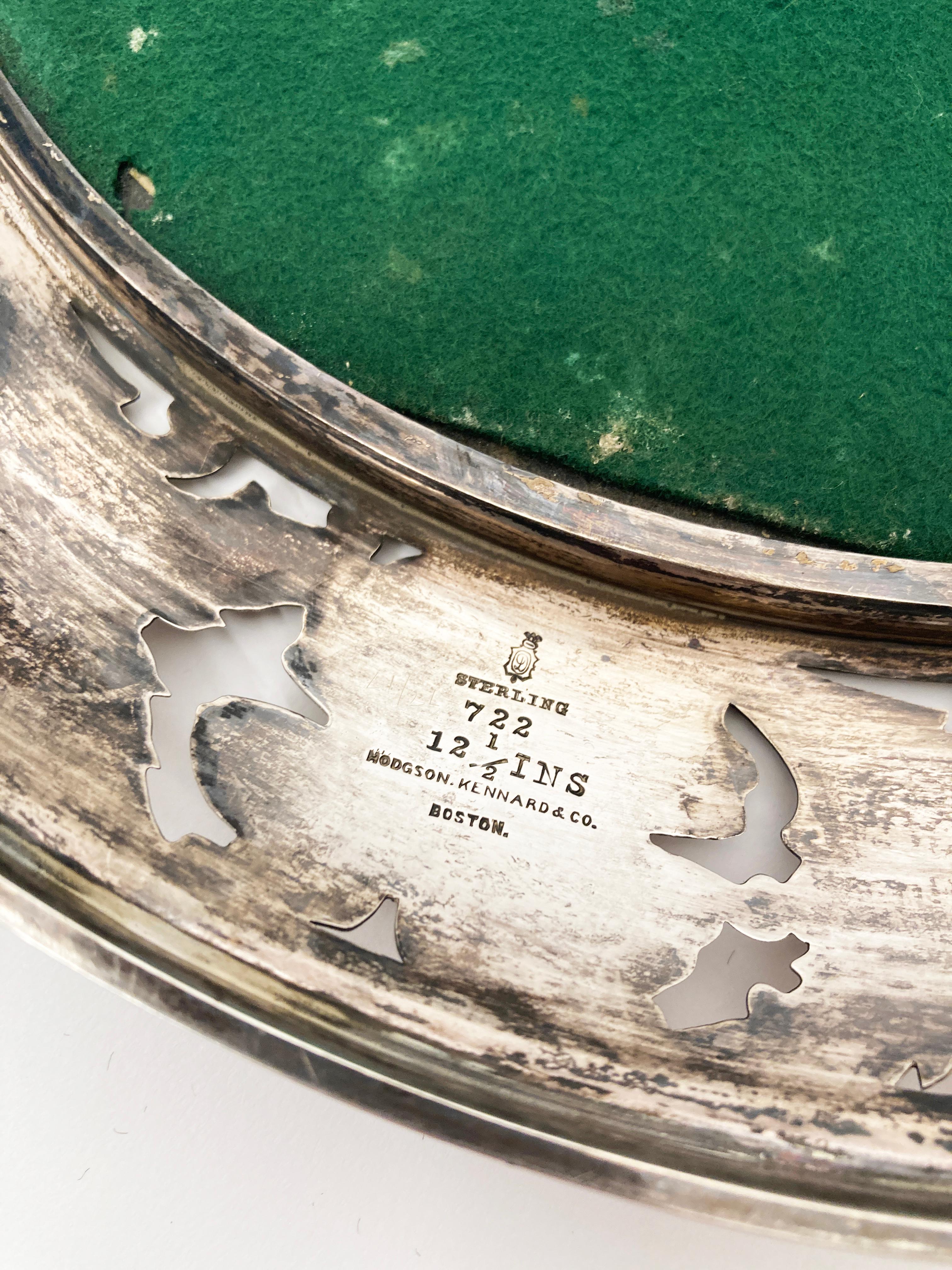 Frühes 20. Jahrhundert Sterling Silber Kreisförmiger netzförmiger Spiegel mit geätzten Folia im Angebot 10