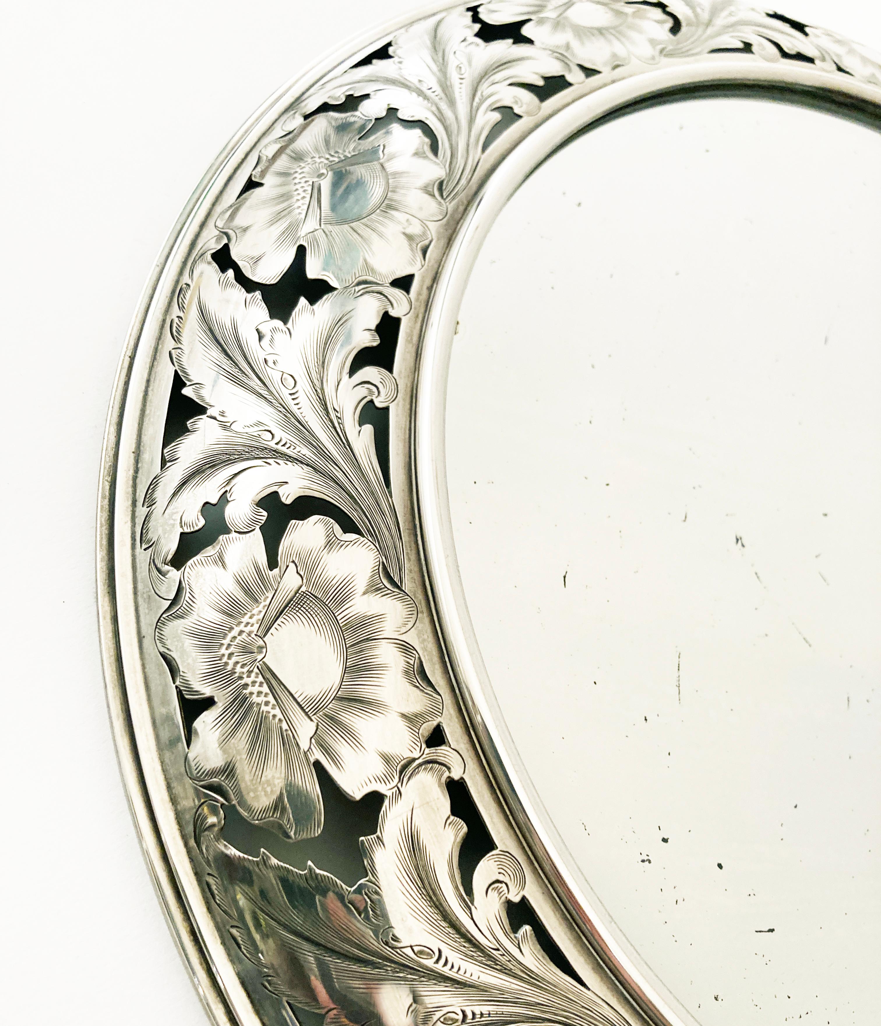 Frühes 20. Jahrhundert Sterling Silber Kreisförmiger netzförmiger Spiegel mit geätzten Folia im Angebot 2