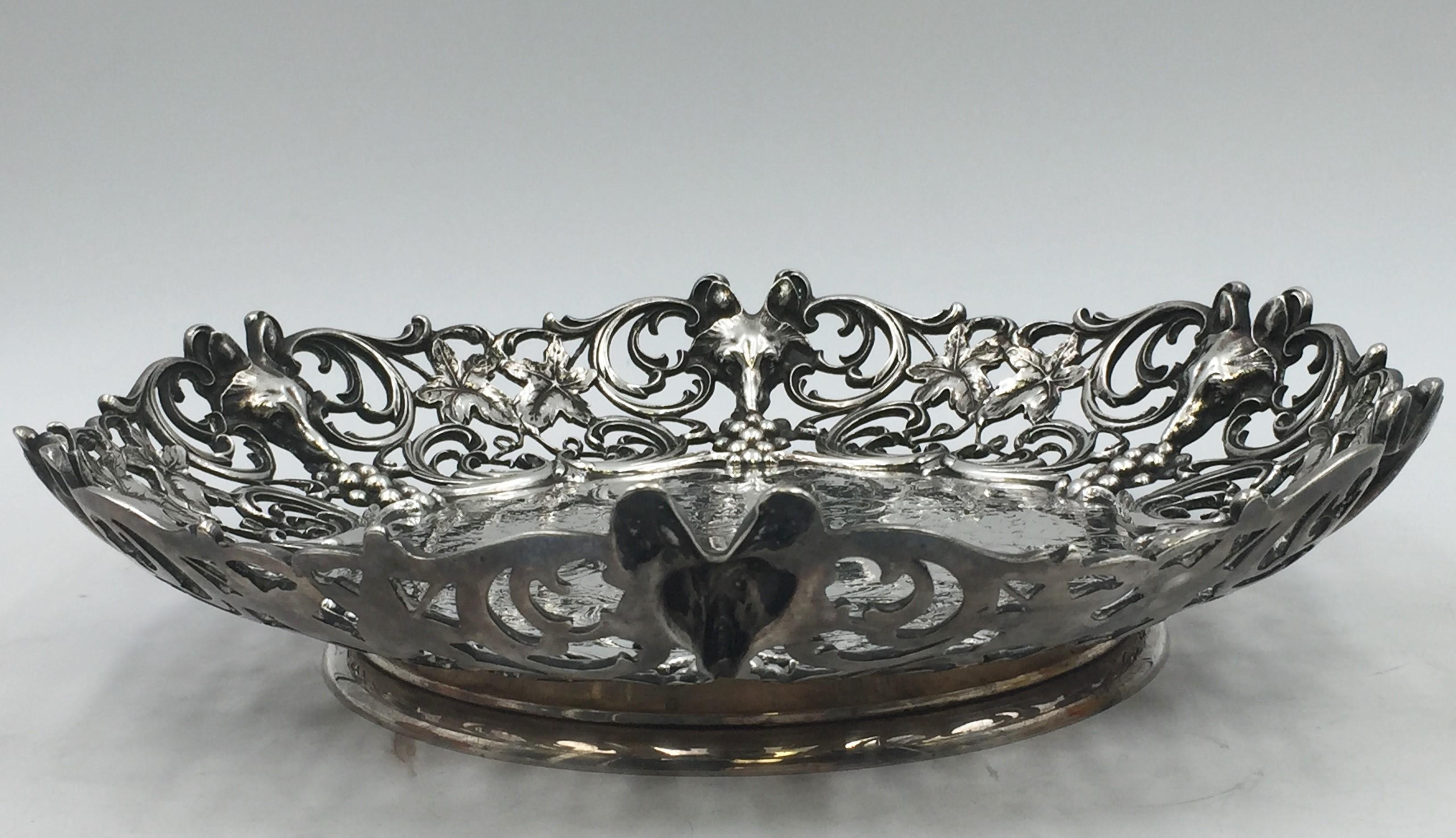 Early 20th Century Sterling Silver Dish Plate Bowl with Fox Head Motifs by Roger For Sale 2