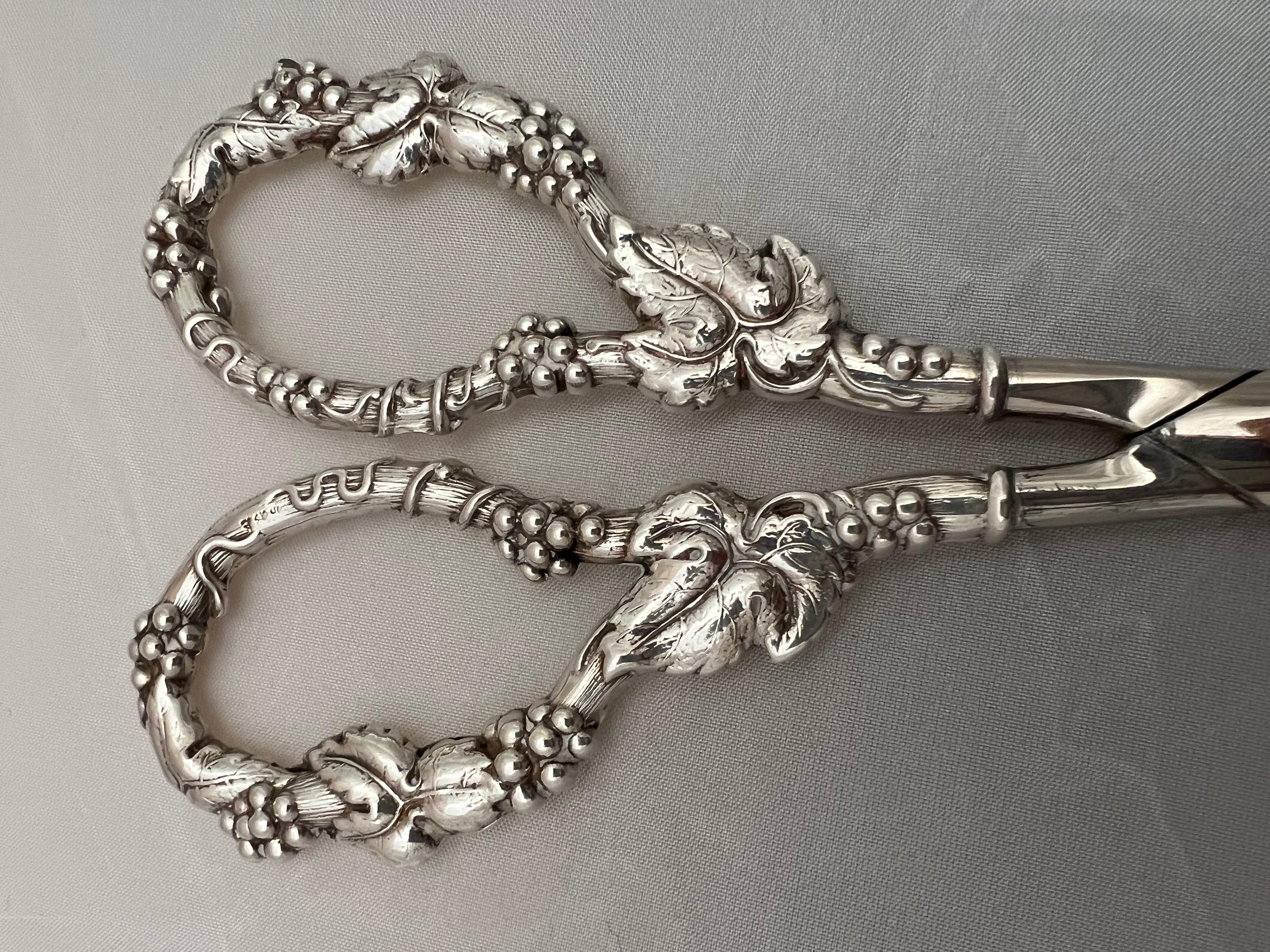 Early 20th Century Sterling Silver Repousse Grape Vine Scissors In Good Condition In Los Angeles, CA
