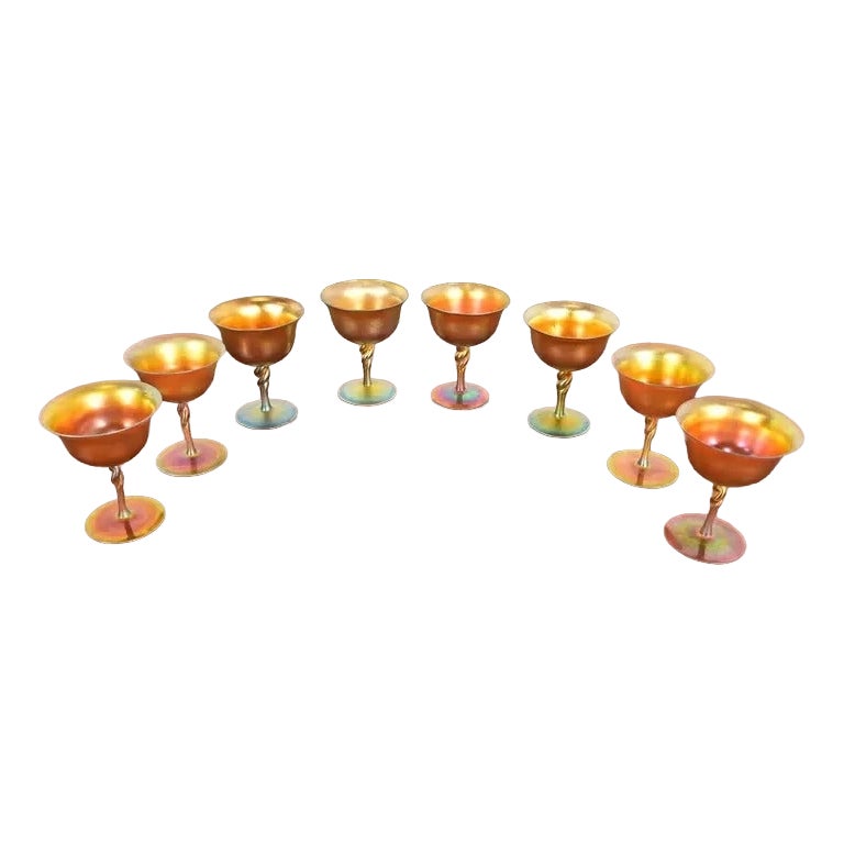 Calici in vetro artistico iridescente Steuben Aurene dell'inizio del XX secolo - Set di otto bicchieri