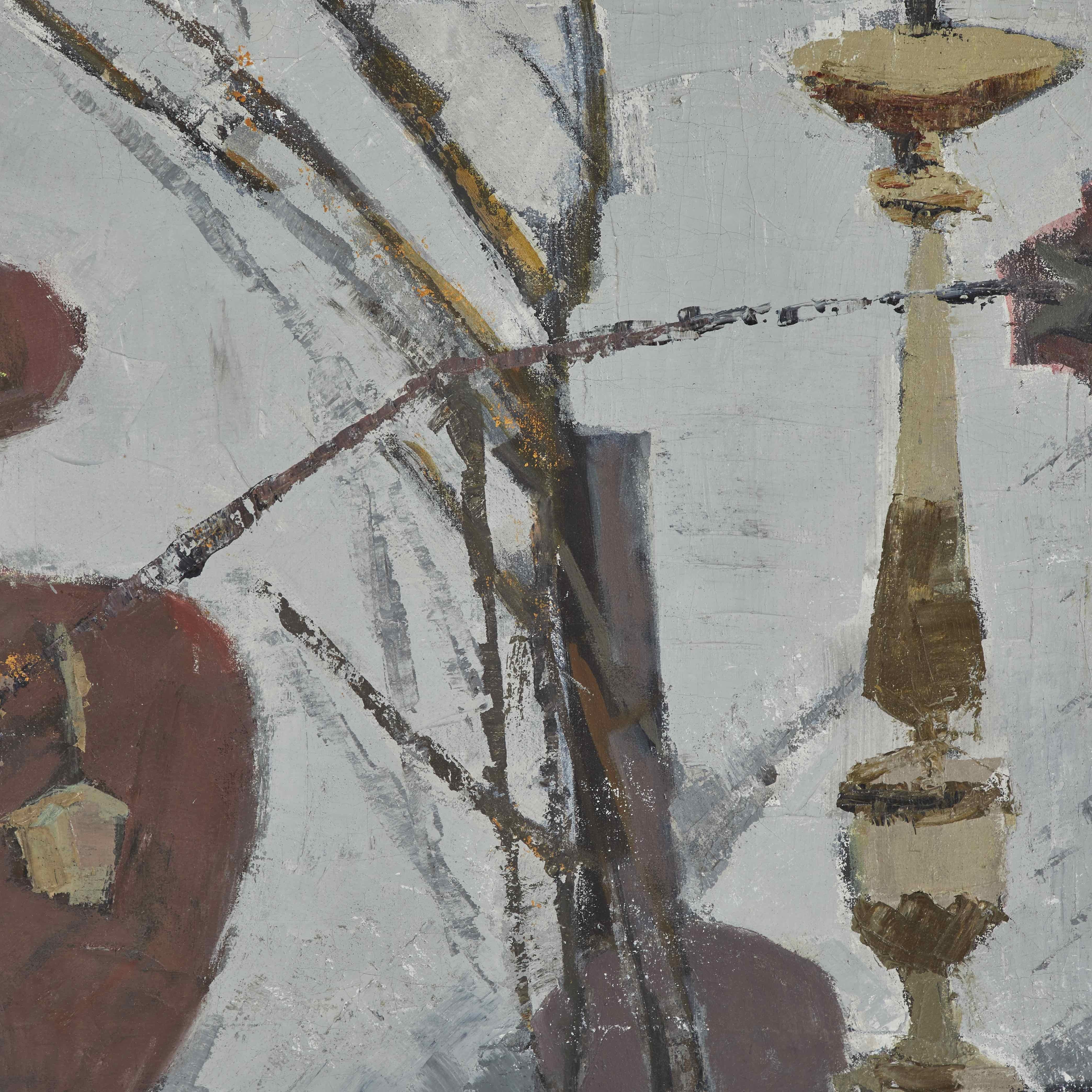 Nature morte cubiste française du début du 20e siècle, peinture à l'huile sur toile. L'œuvre semi-abstraite représente un plateau de table avec des fruits, un chandelier, une palette et une bouteille utilisée comme vase pour des fleurs fanées.  La