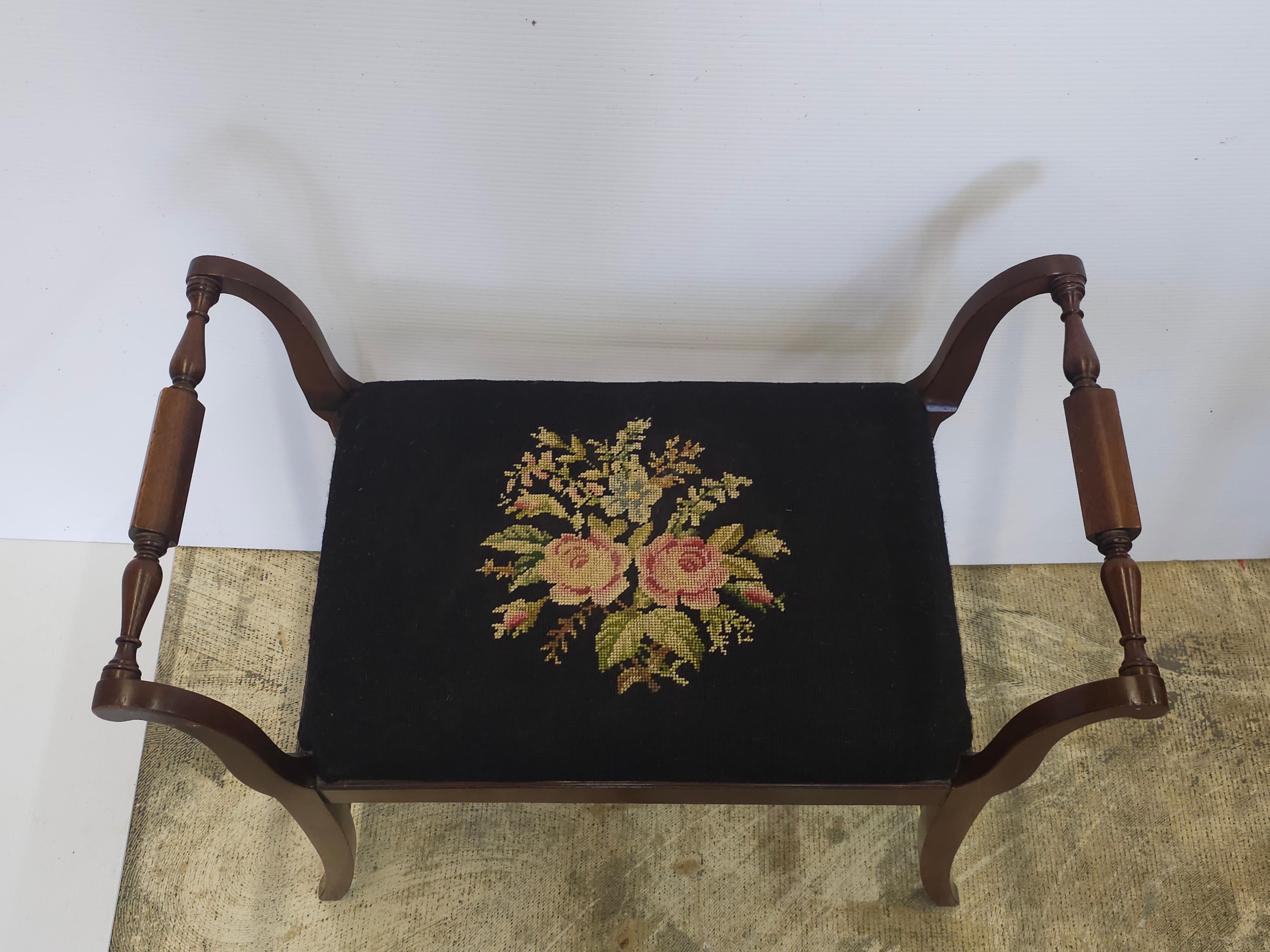 Banc du début du 20e siècle en acajou et aux points d'aiguille Bon état - En vente à Germantown, MD