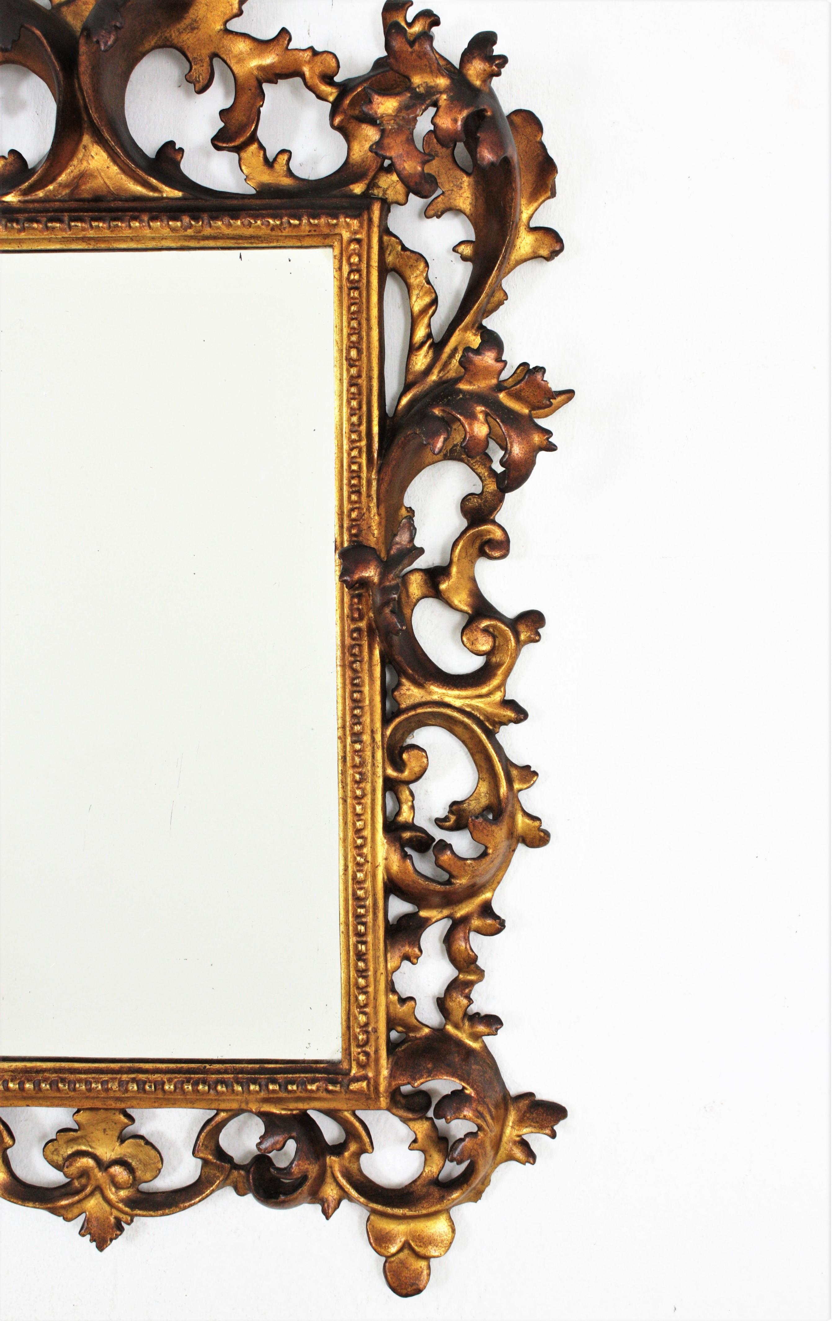 Early 20th Century Carved Giltwood Rococo Mirror with Crest For Sale 2