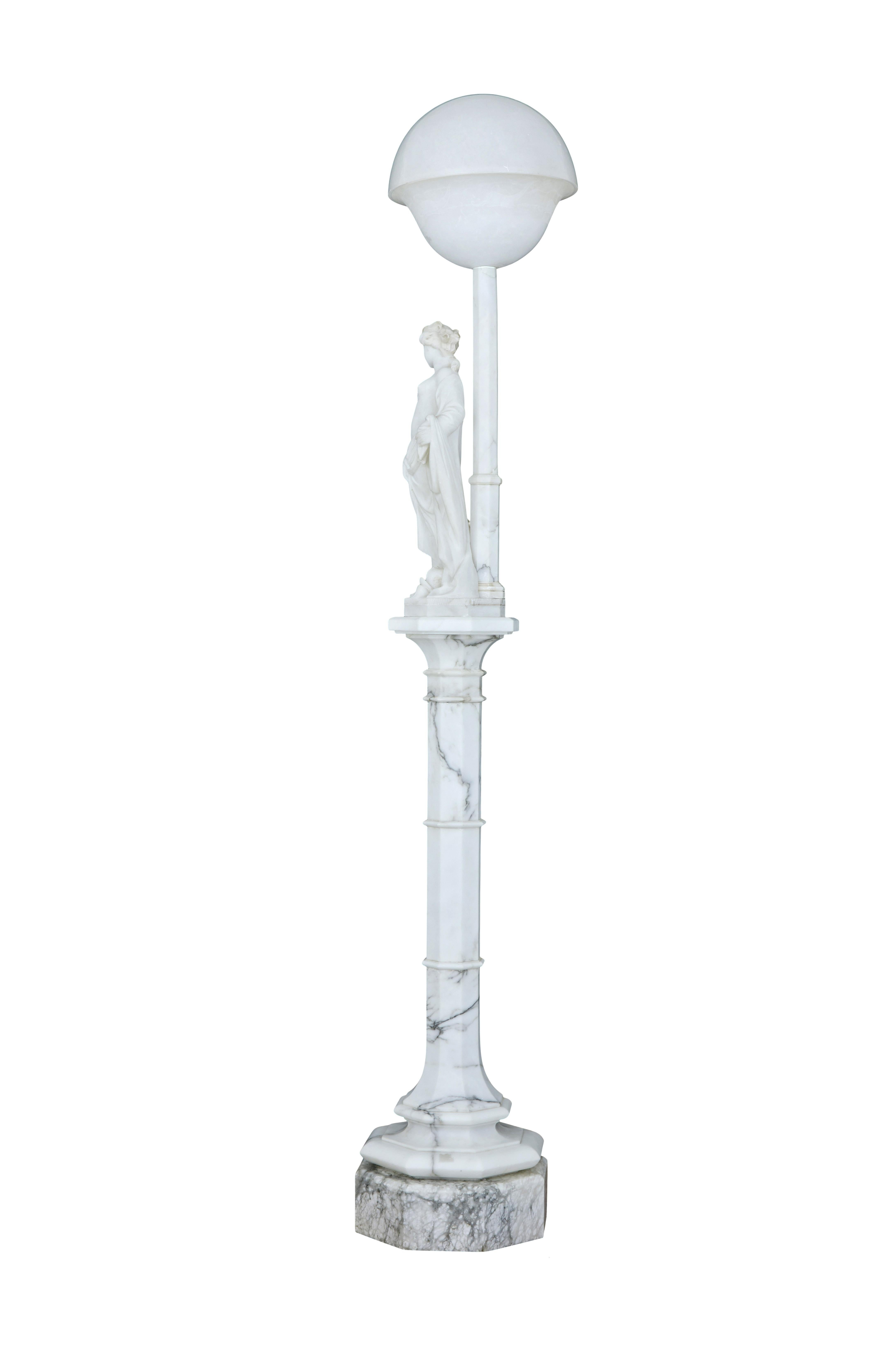 Schwedische figurale Lampe aus Alabaster des frühen 20. Jahrhunderts im Angebot 1