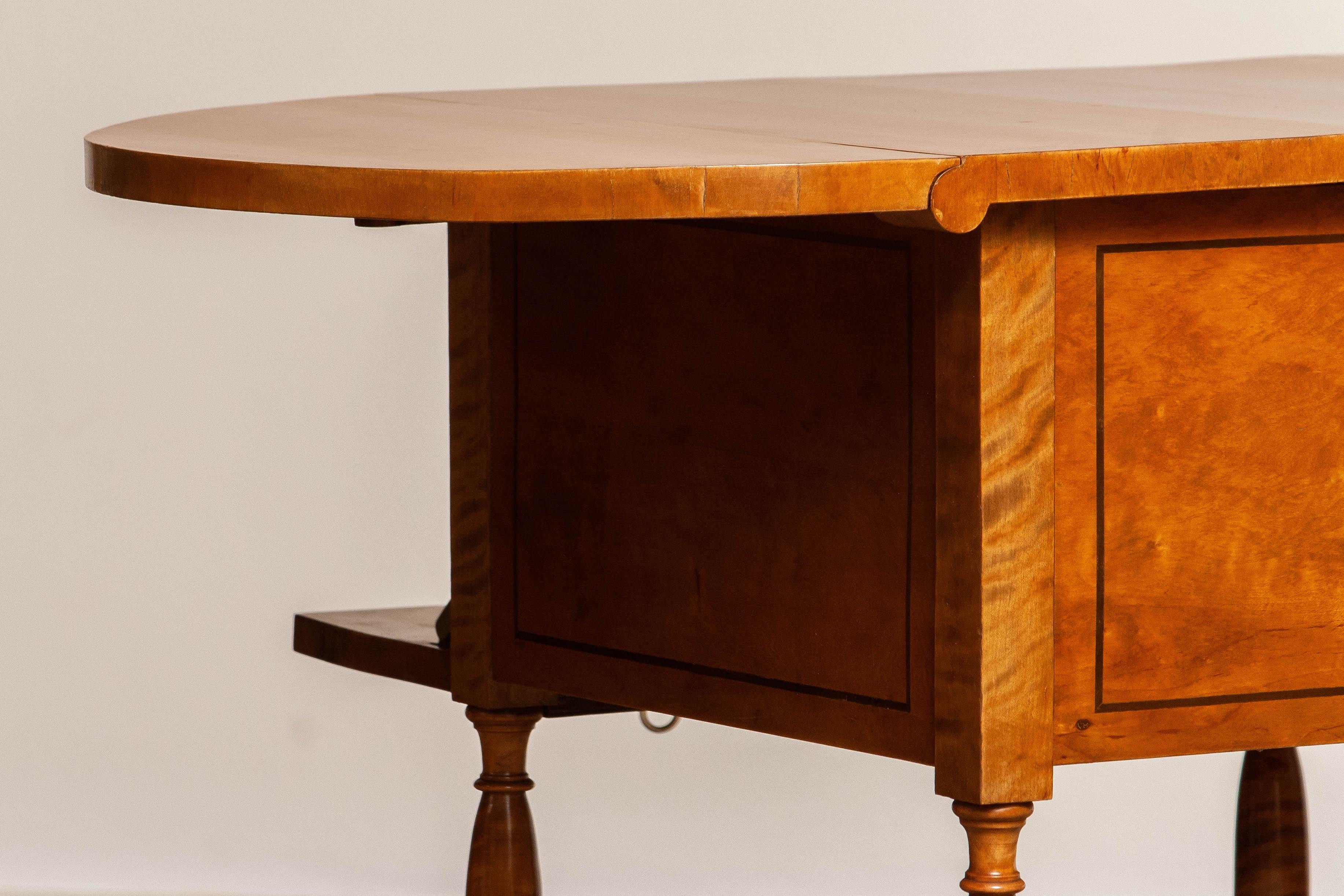 Early 20th Century Swedish Birch Drop-Leaf Pembroke Drawer Table For Sale 3