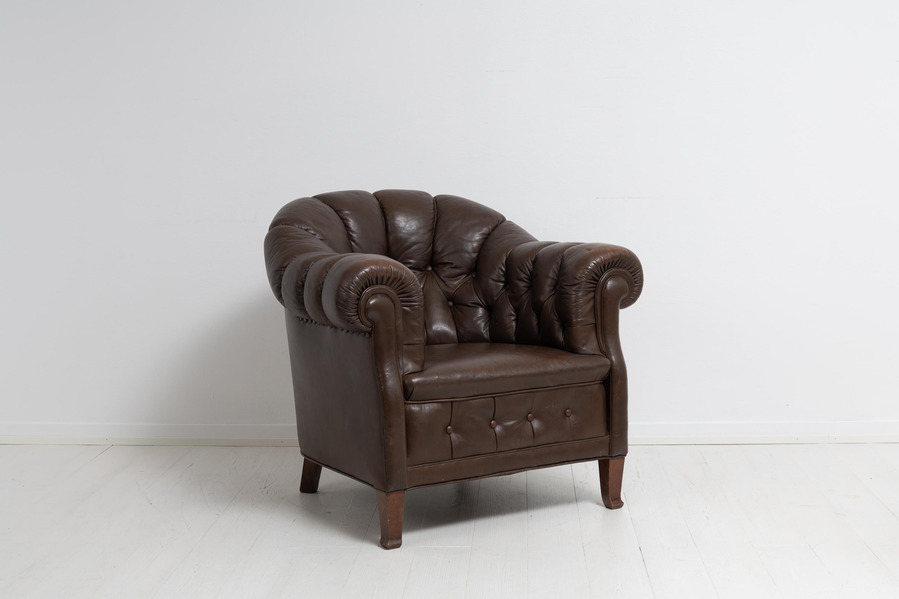 Early 20th Century Swedish Brown Leather Chesterfield Armchair In Good Condition In Kramfors, SE