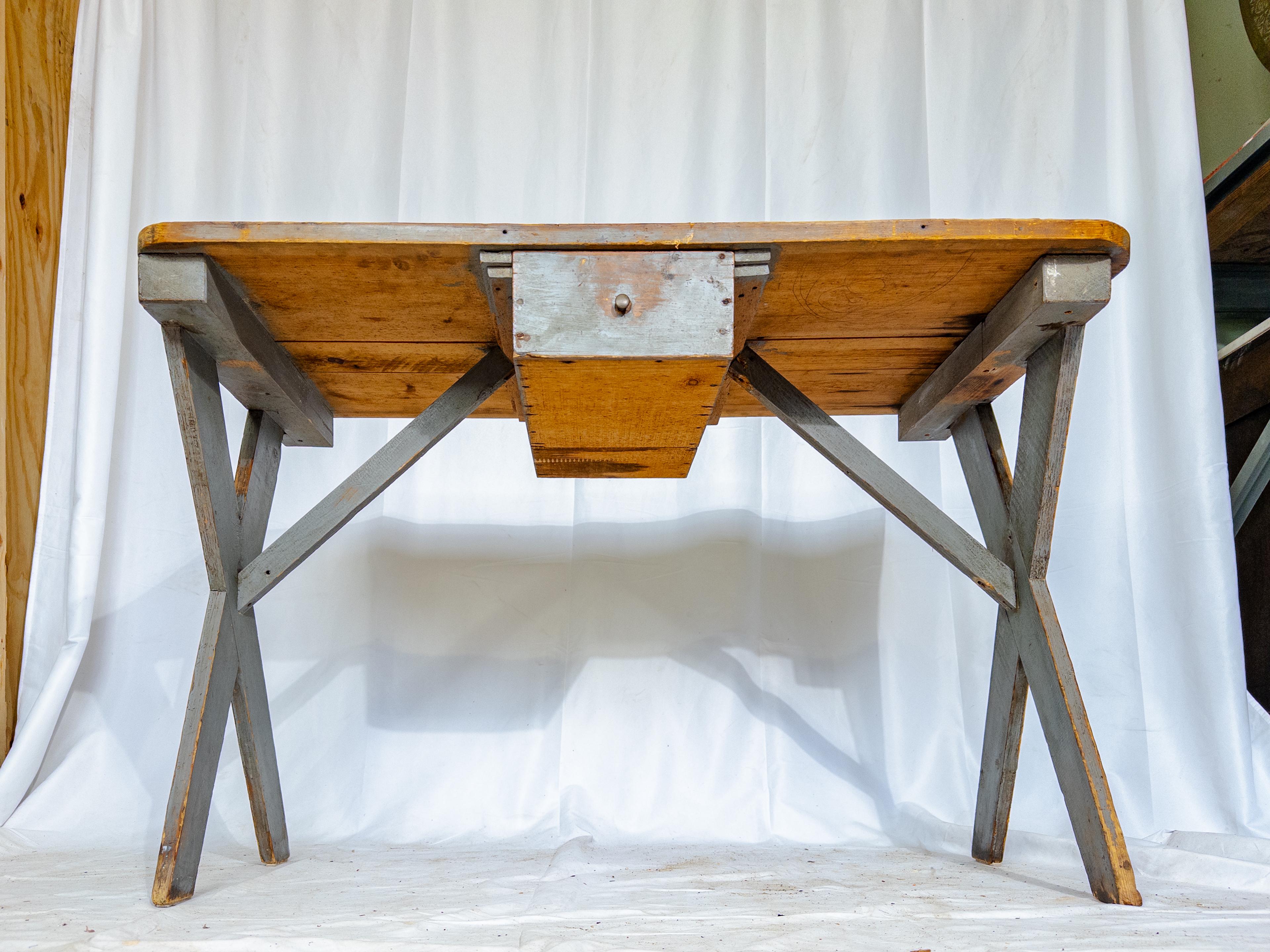 Early 20th Century Swedish Farm Table In Good Condition For Sale In Houston, TX