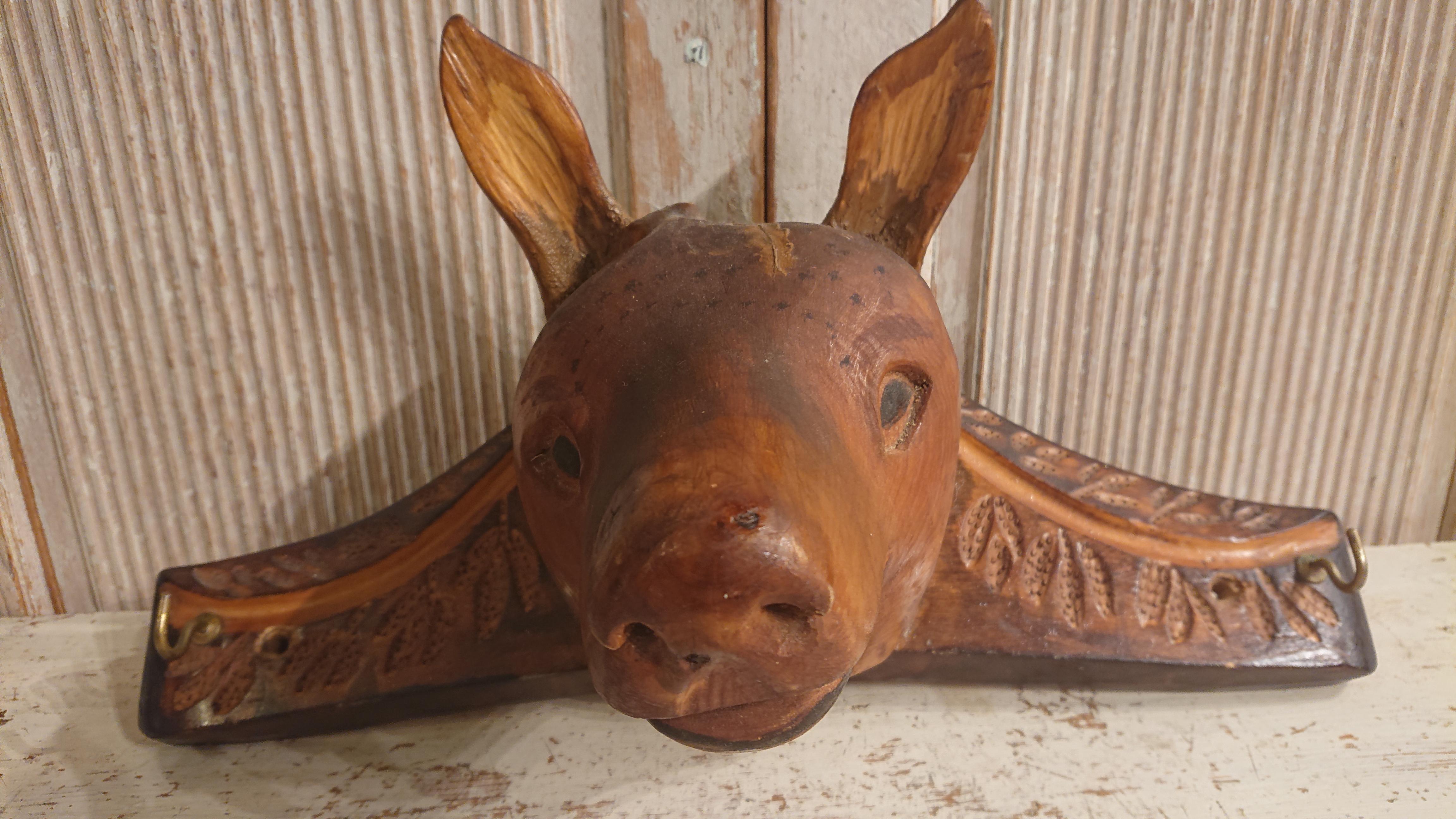 Very charming Folk Art hanger in the shape of a dog.
It is hand-carved in wood & has a very expressive look.
A cool interior detail.
Good antique condition with minor historic knocks, marks, scratchers, wear, imperfections, as is to be expected