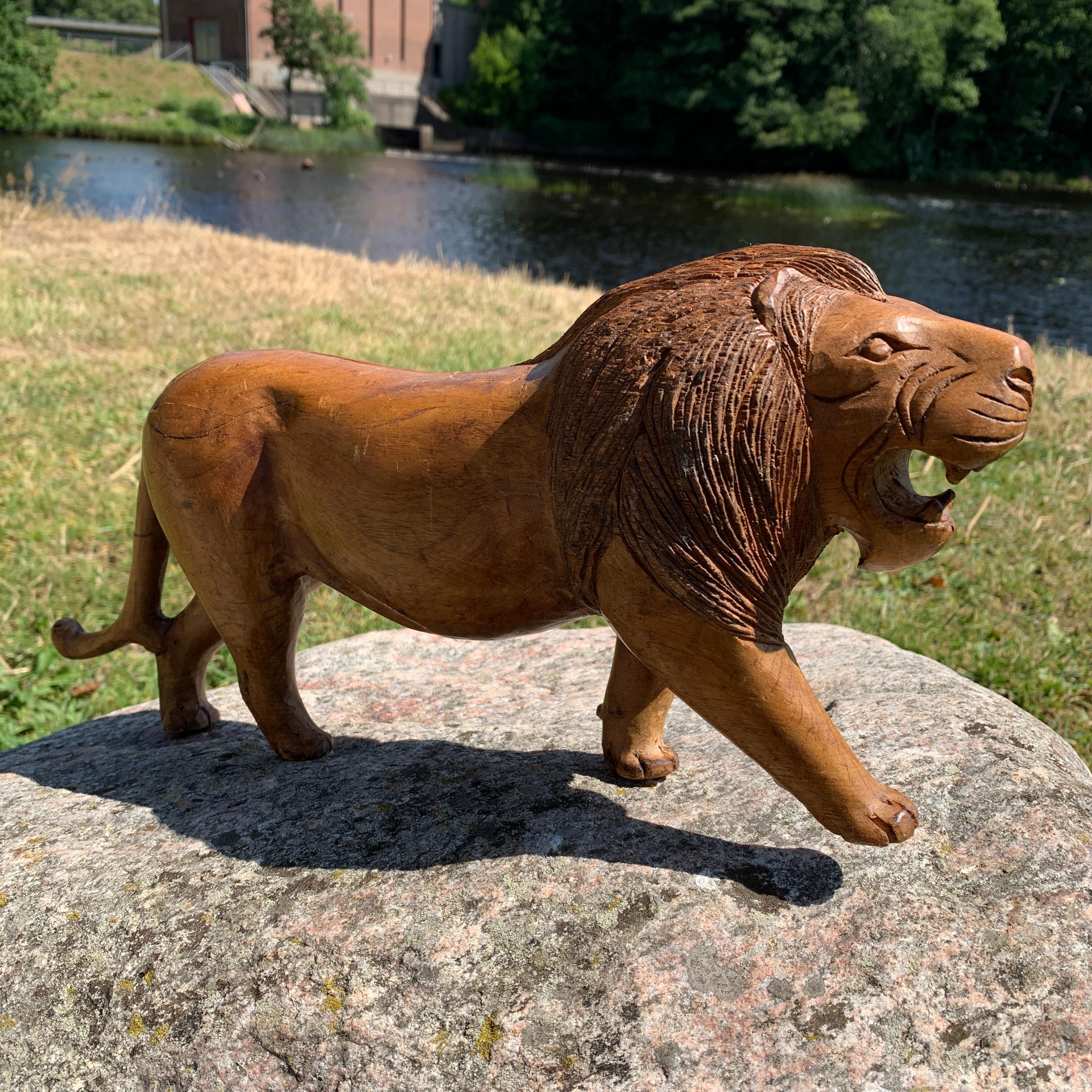 Early 20th Century Swedish Folk Art Sculpture of a Lion 1