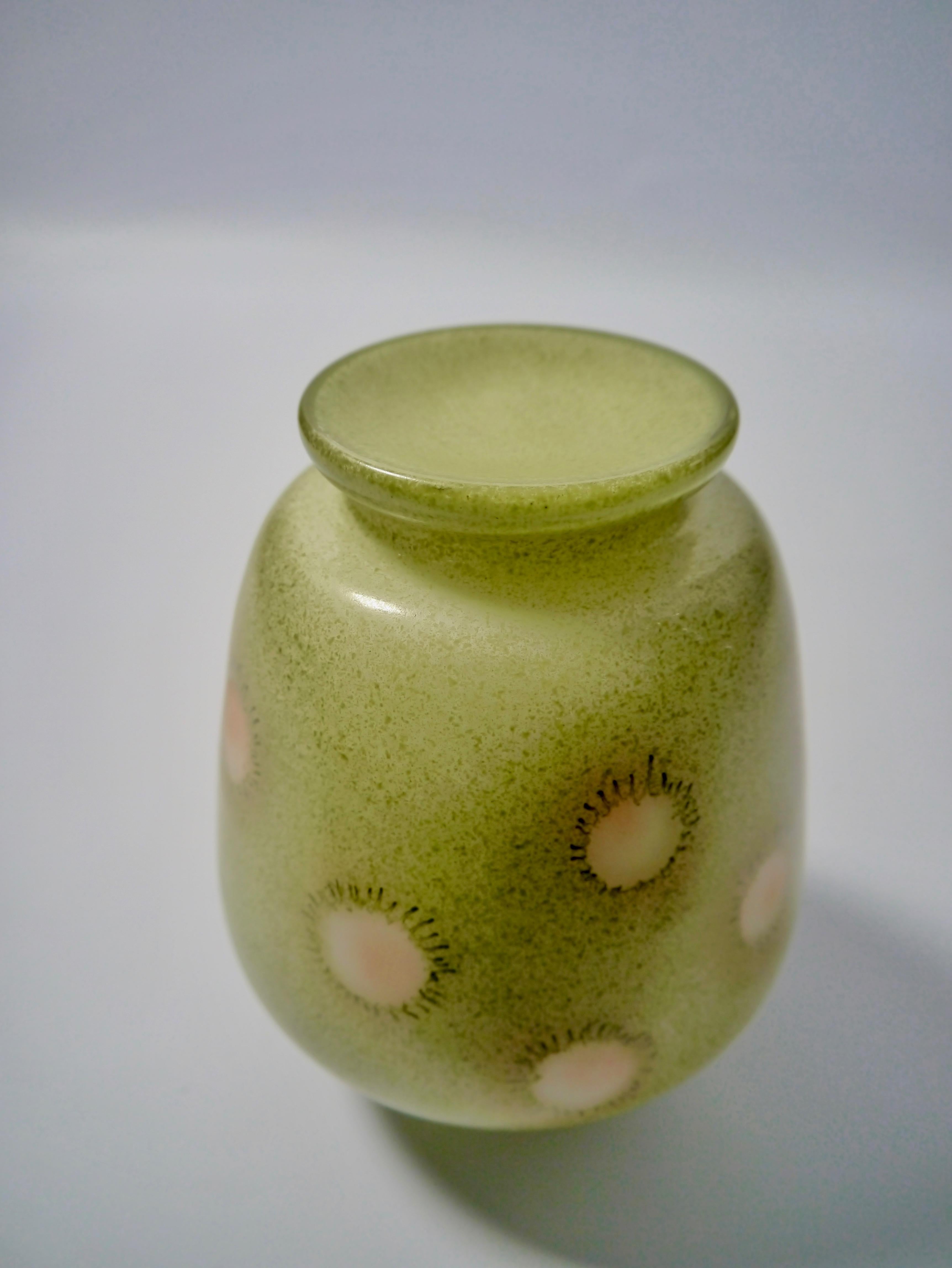 Early 20th Century Swedish Grace Mint Green Glass Vase In Good Condition For Sale In Barcelona, ES