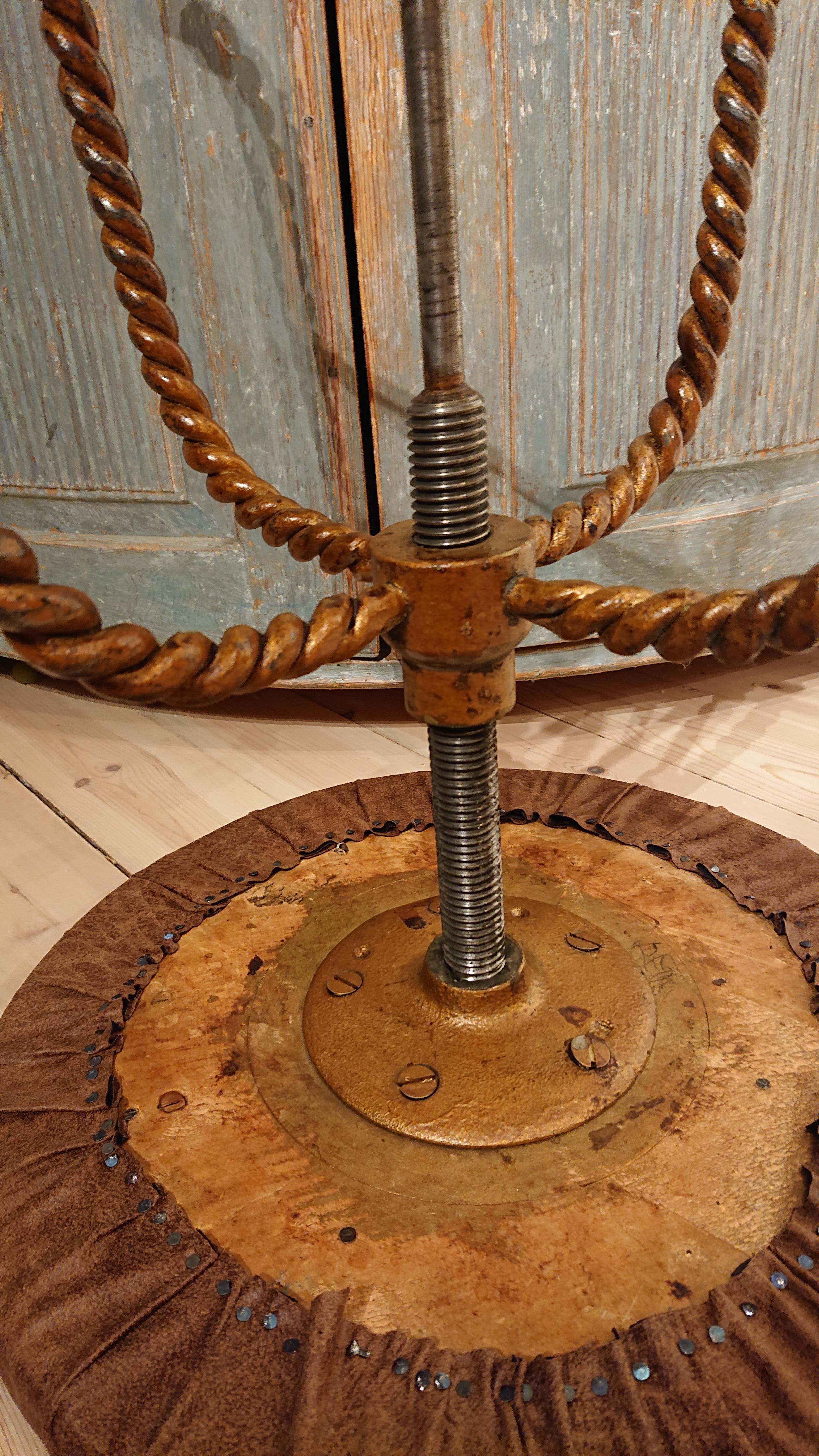 Fer Tabouret industriel suédois en fer du début du XXe siècle - antiquités suédoises en vente