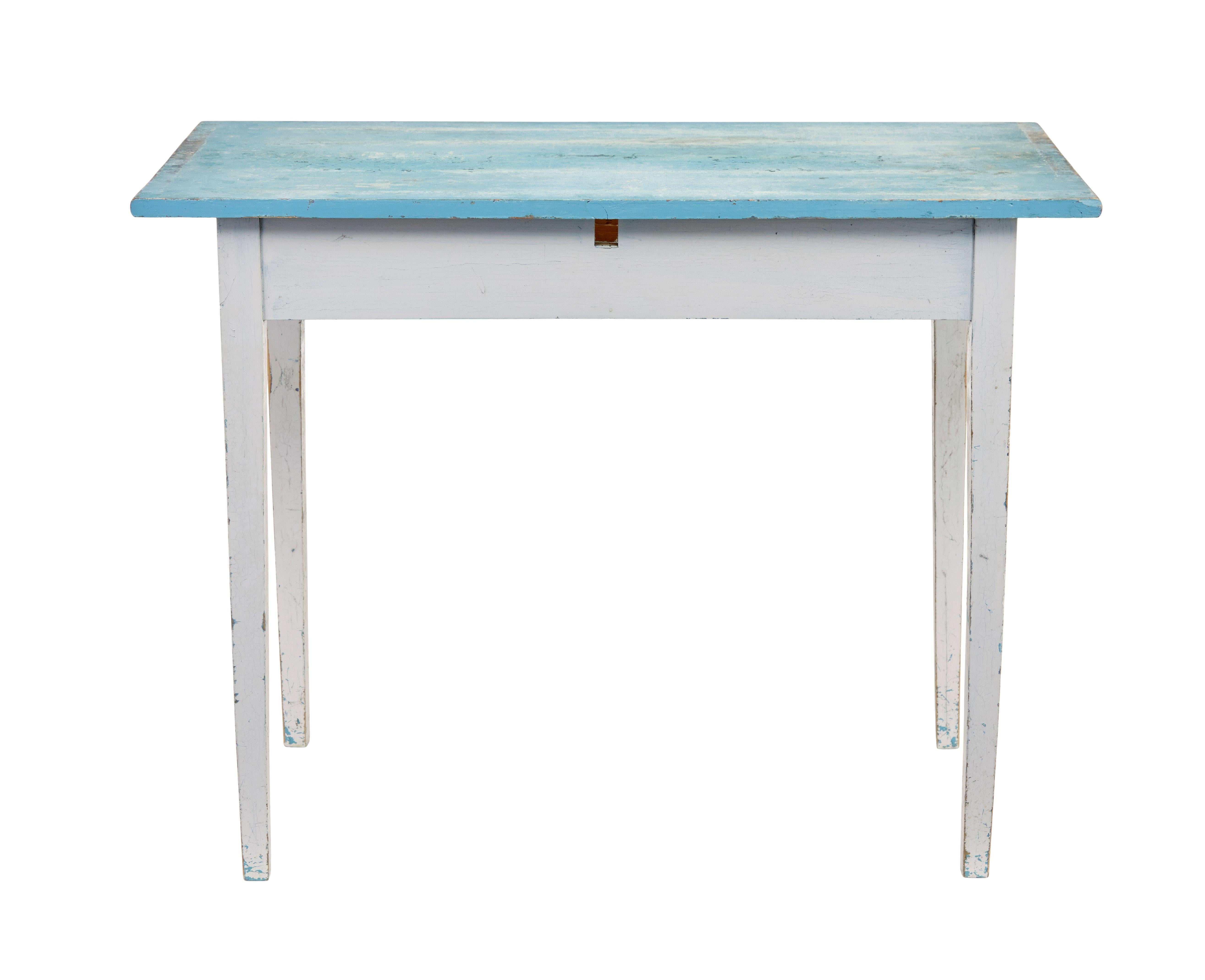 Early 20th century Swedish painted occasional table In Good Condition For Sale In Debenham, Suffolk