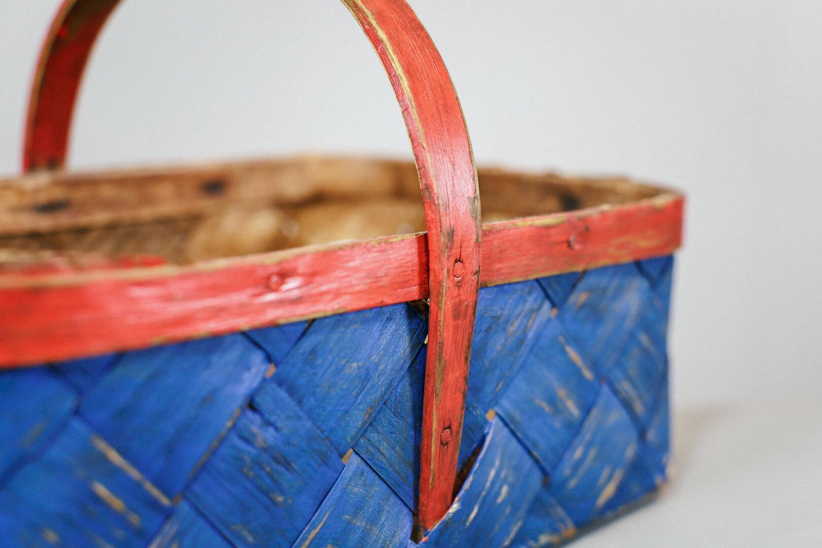Early 20th Century Swedish Painted Woven Basket In Fair Condition In Pease pottage, West Sussex