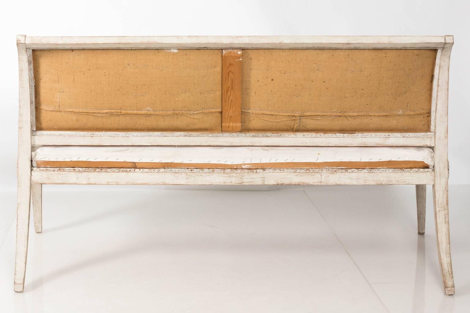 Early 20th Century Swedish White Painted Gustavian Style Settee For Sale 7