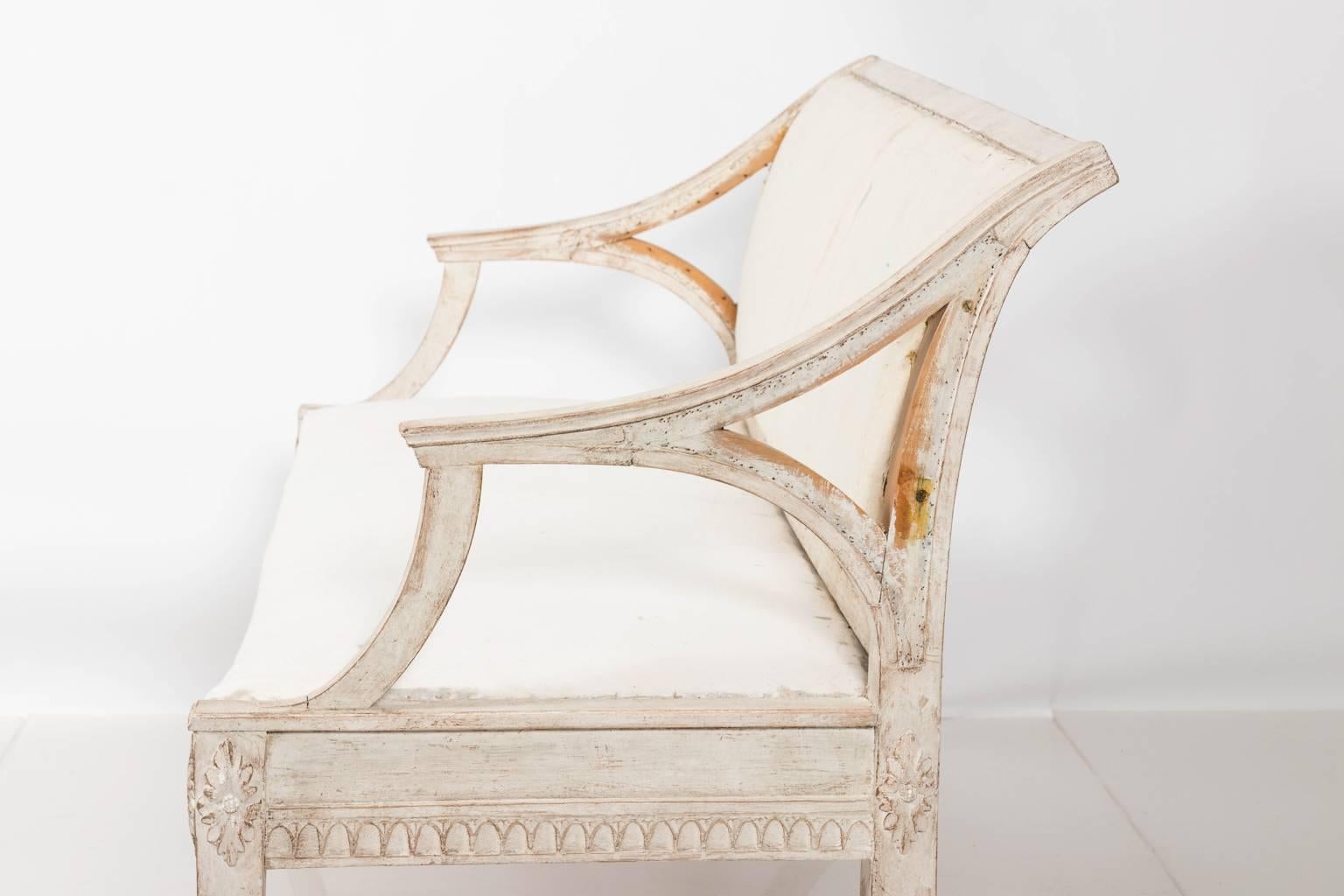 Early 20th Century Swedish White Painted Gustavian Style Settee For Sale 8