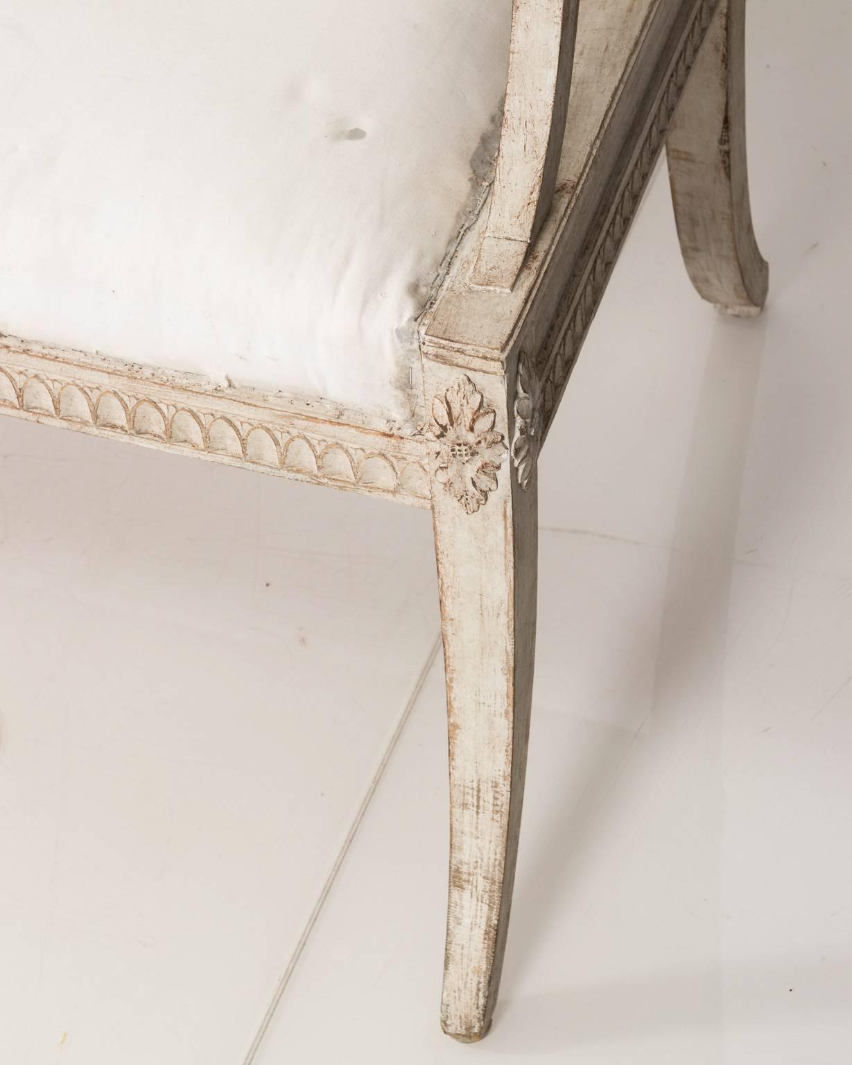 Early 20th Century Swedish White Painted Gustavian Style Settee For Sale 2