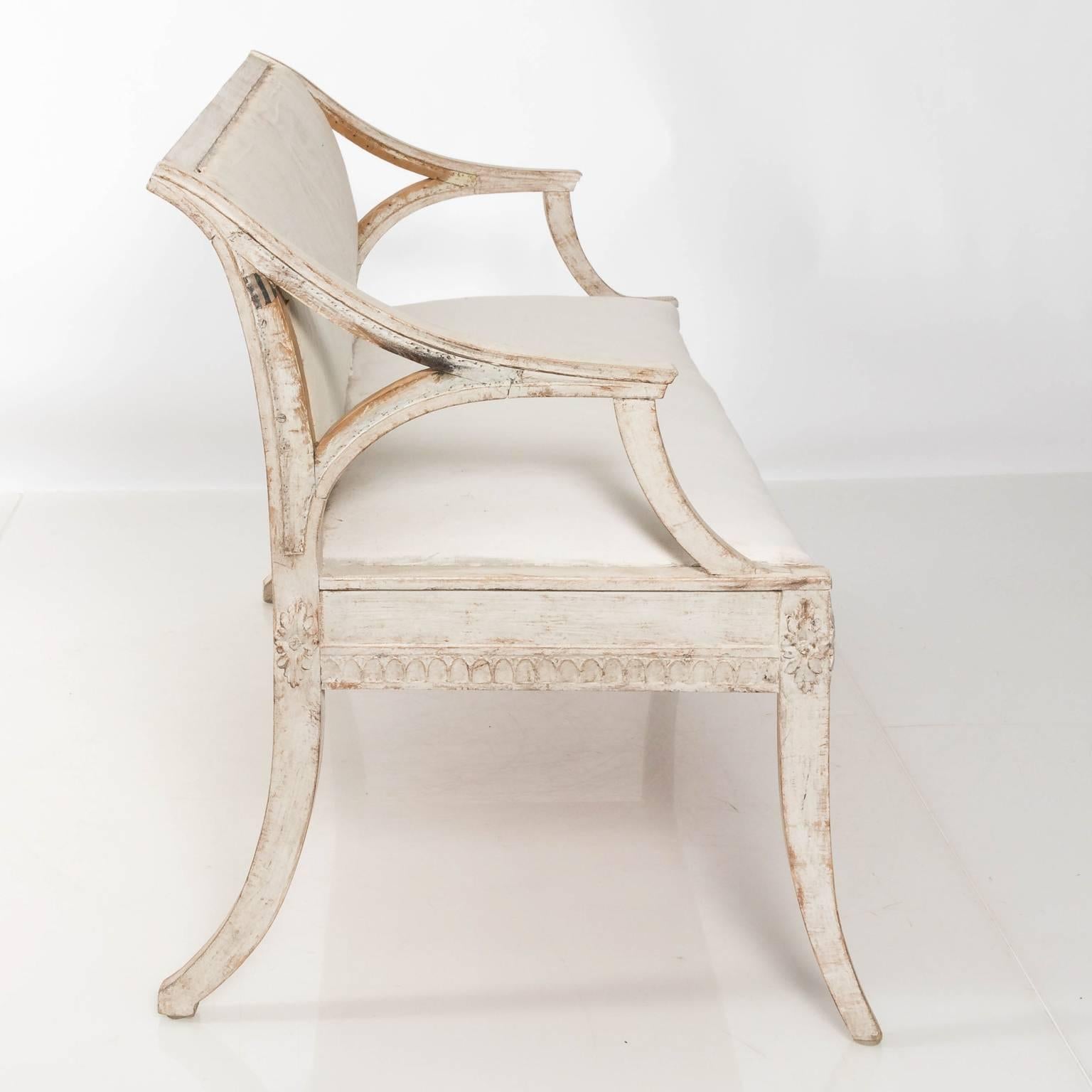 Early 20th Century Swedish White Painted Gustavian Style Settee For Sale 6