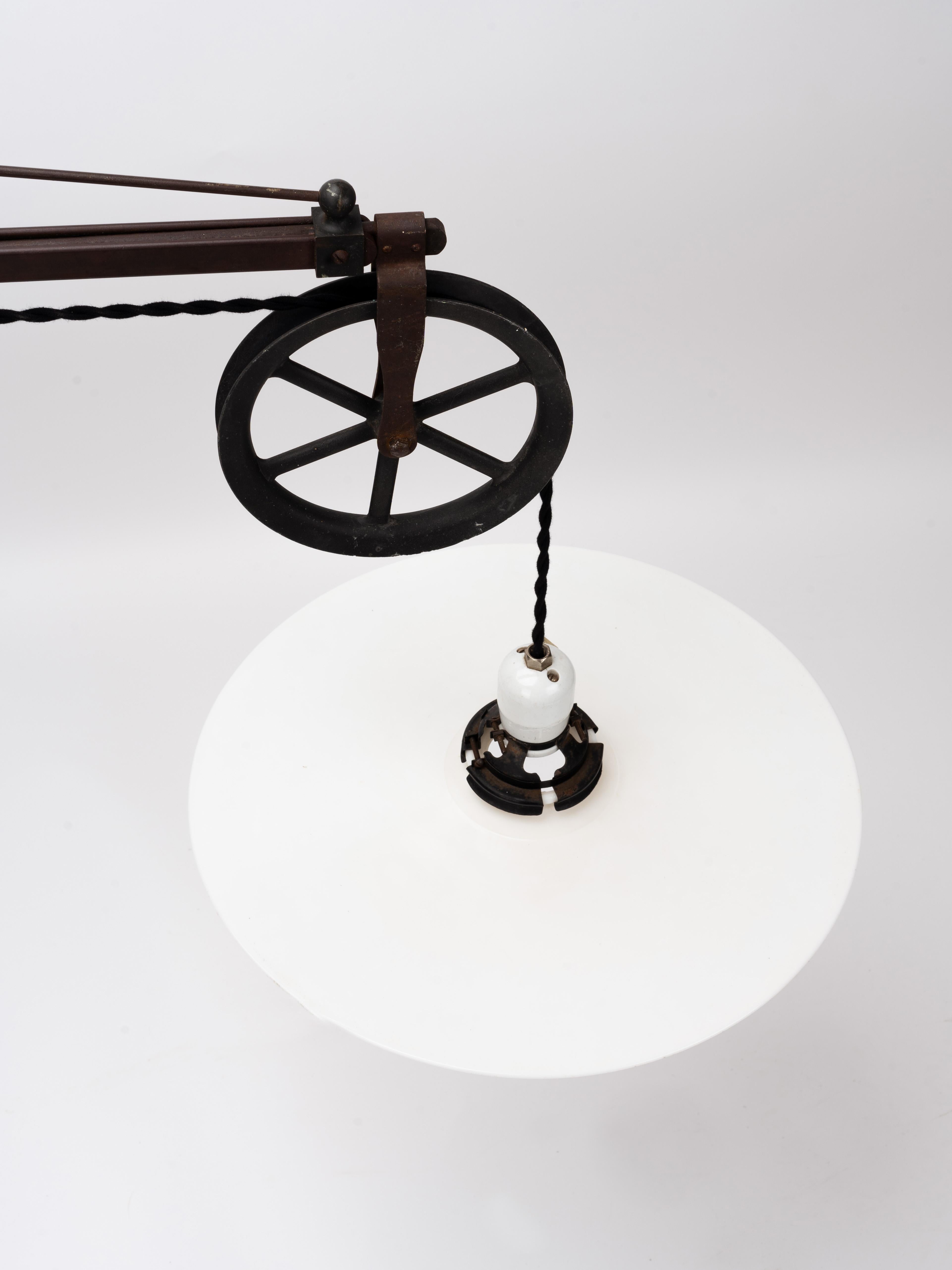 Américain Luminaire à bras articulé du début du 20e siècle AND Light Light à double poulie ajustable en vente