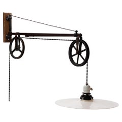 Apparecchio di illuminazione regolabile a doppia carrucola dentale a braccio oscillante dei primi del Novecento