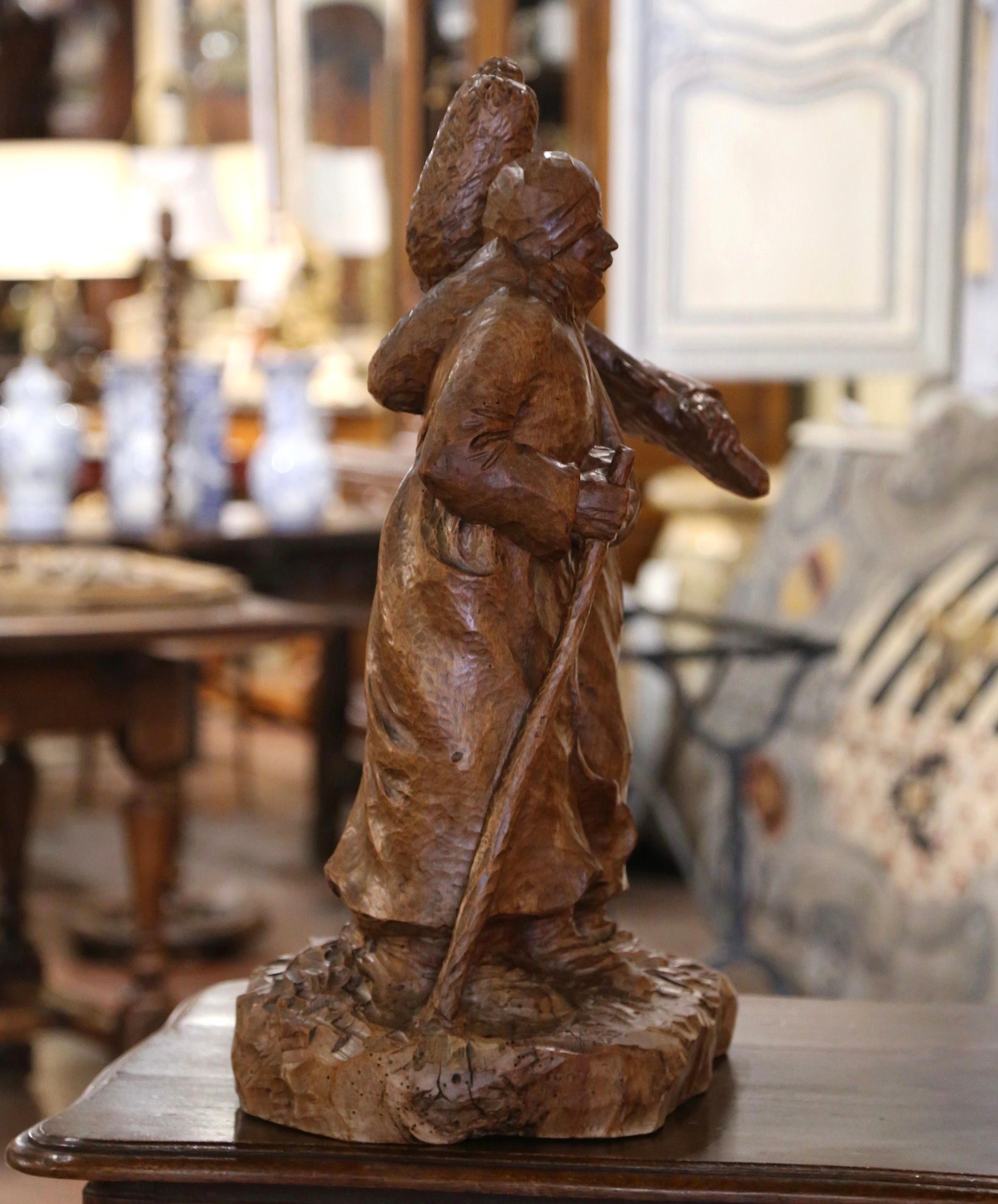 Noyer Composition sculpturale en noyer suisse du début du 20e siècle signée Carl Binder en vente