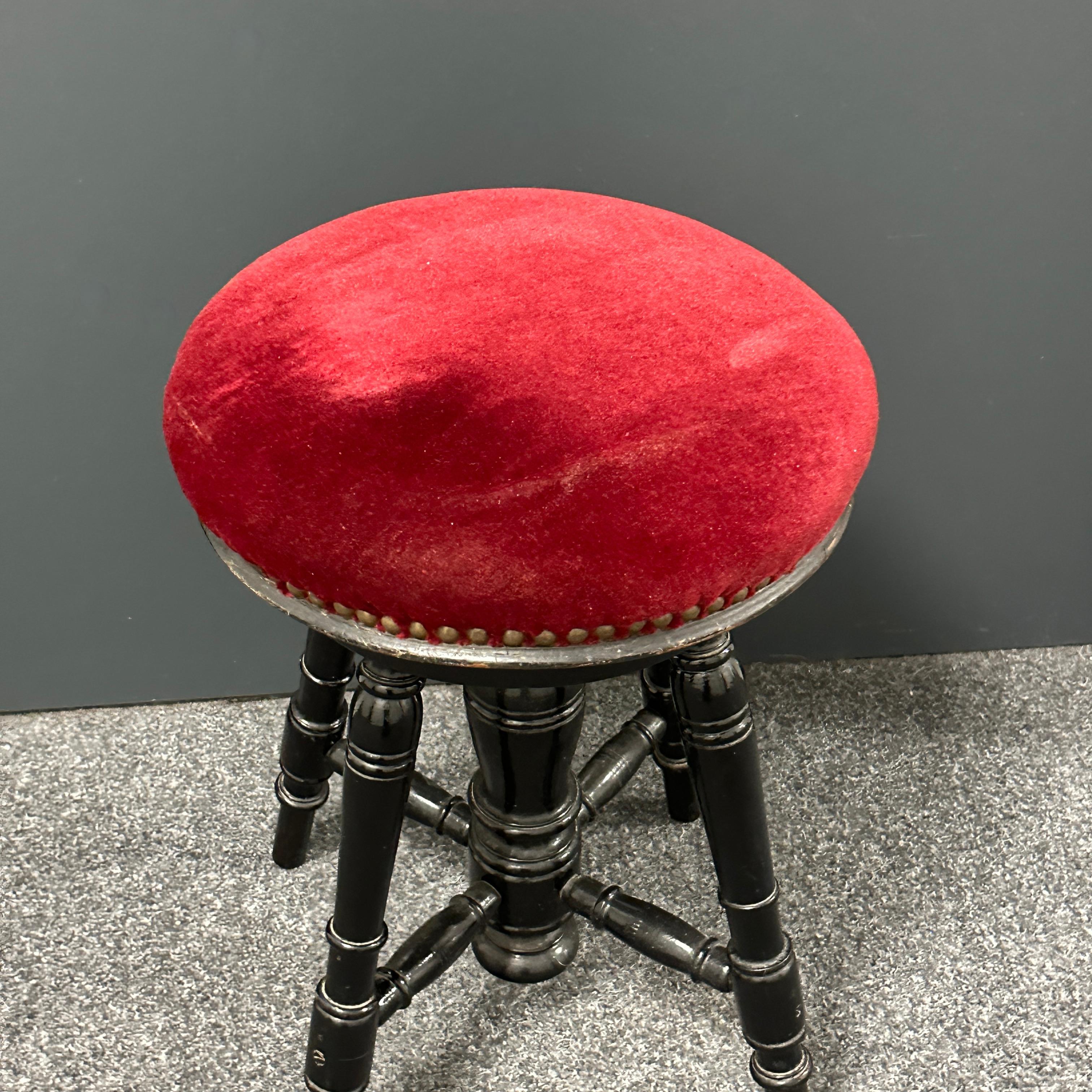 Early 20th Century Swivel Piano Stool with Red Velvet Seat, Belgium In Good Condition For Sale In Nuernberg, DE