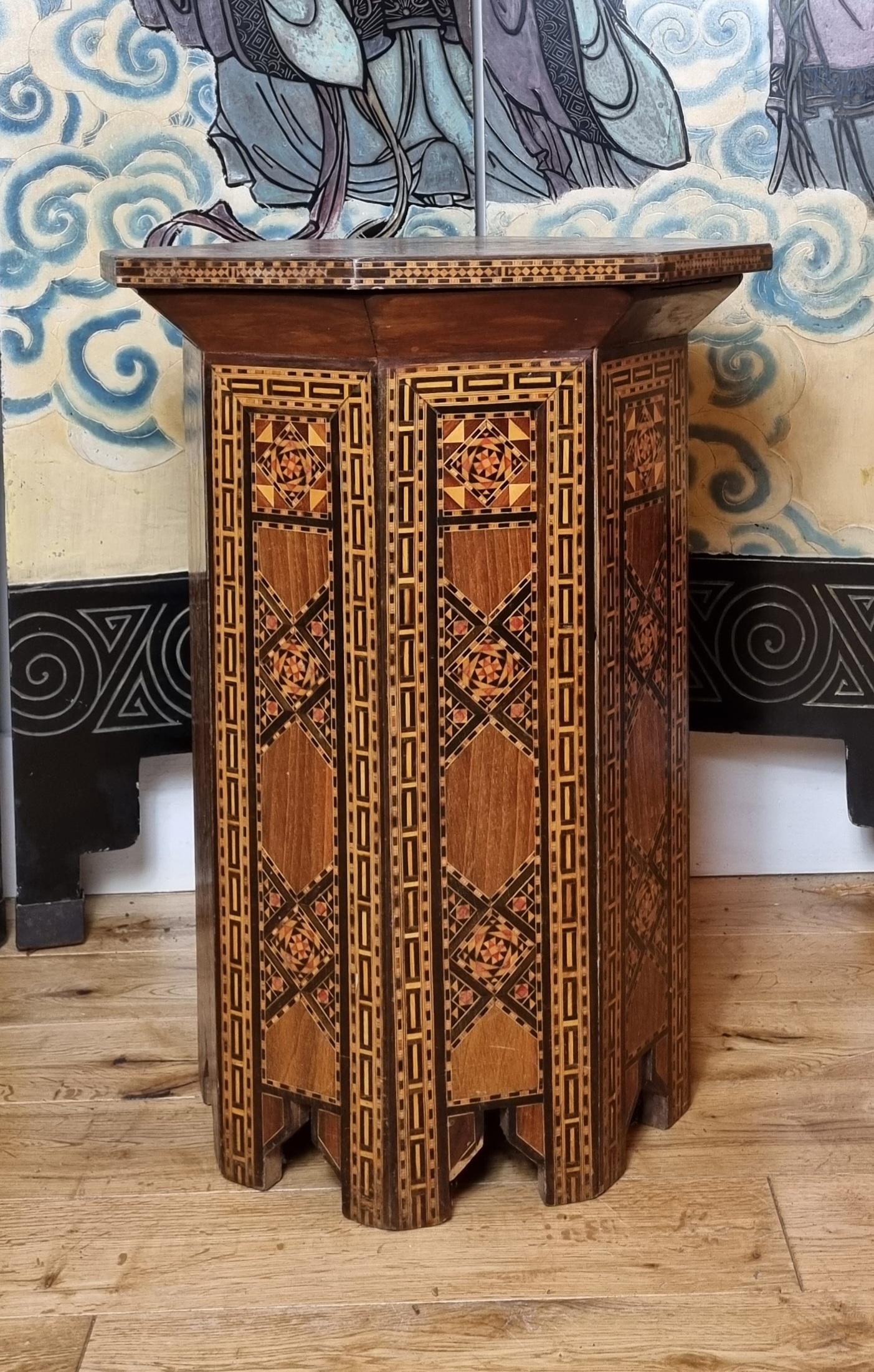 Early 20th Century Syrian Octagonal Inlaid Side Table In Good Condition For Sale In Hoddesdon, GB