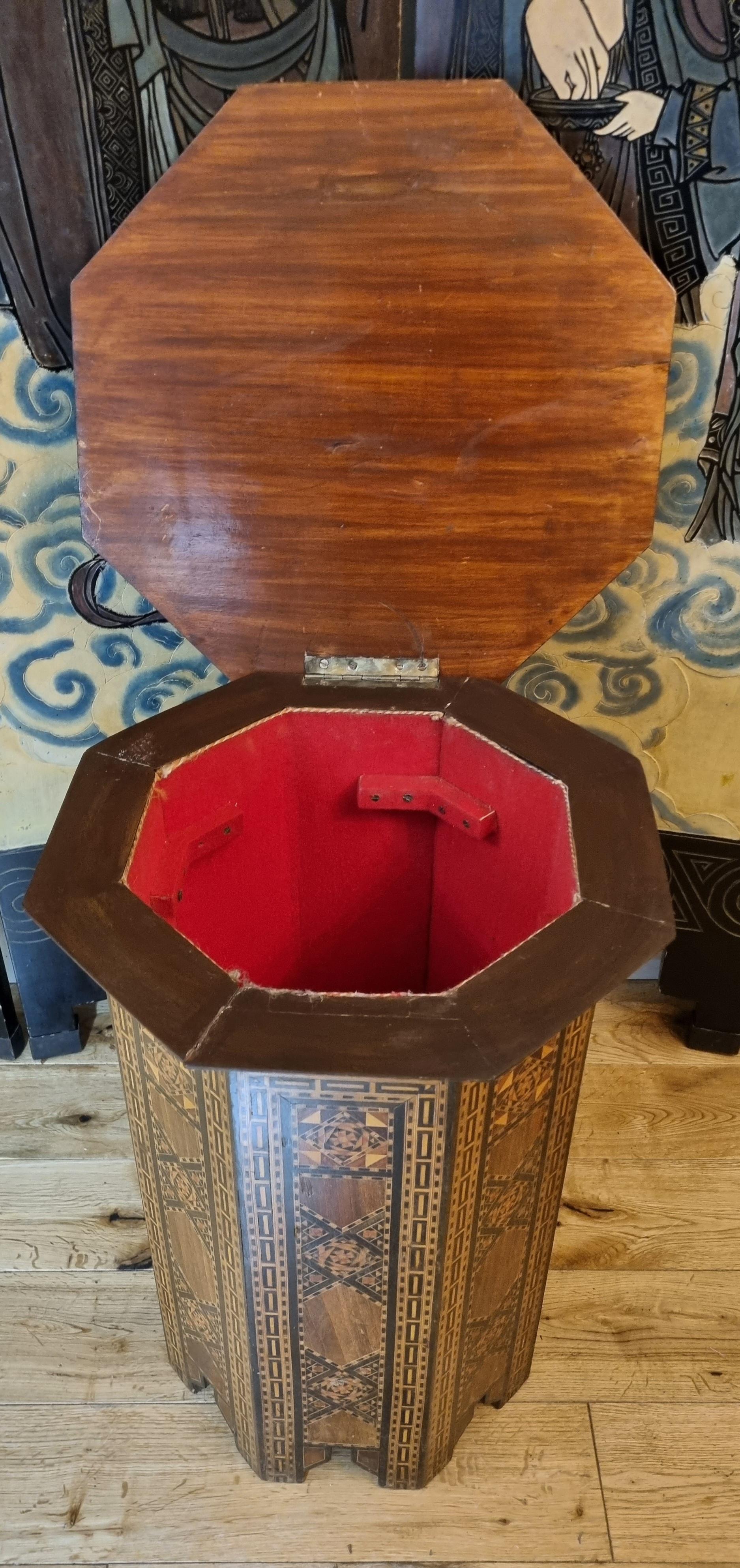 Early 20th Century Syrian Octagonal Inlaid Side Table For Sale 2