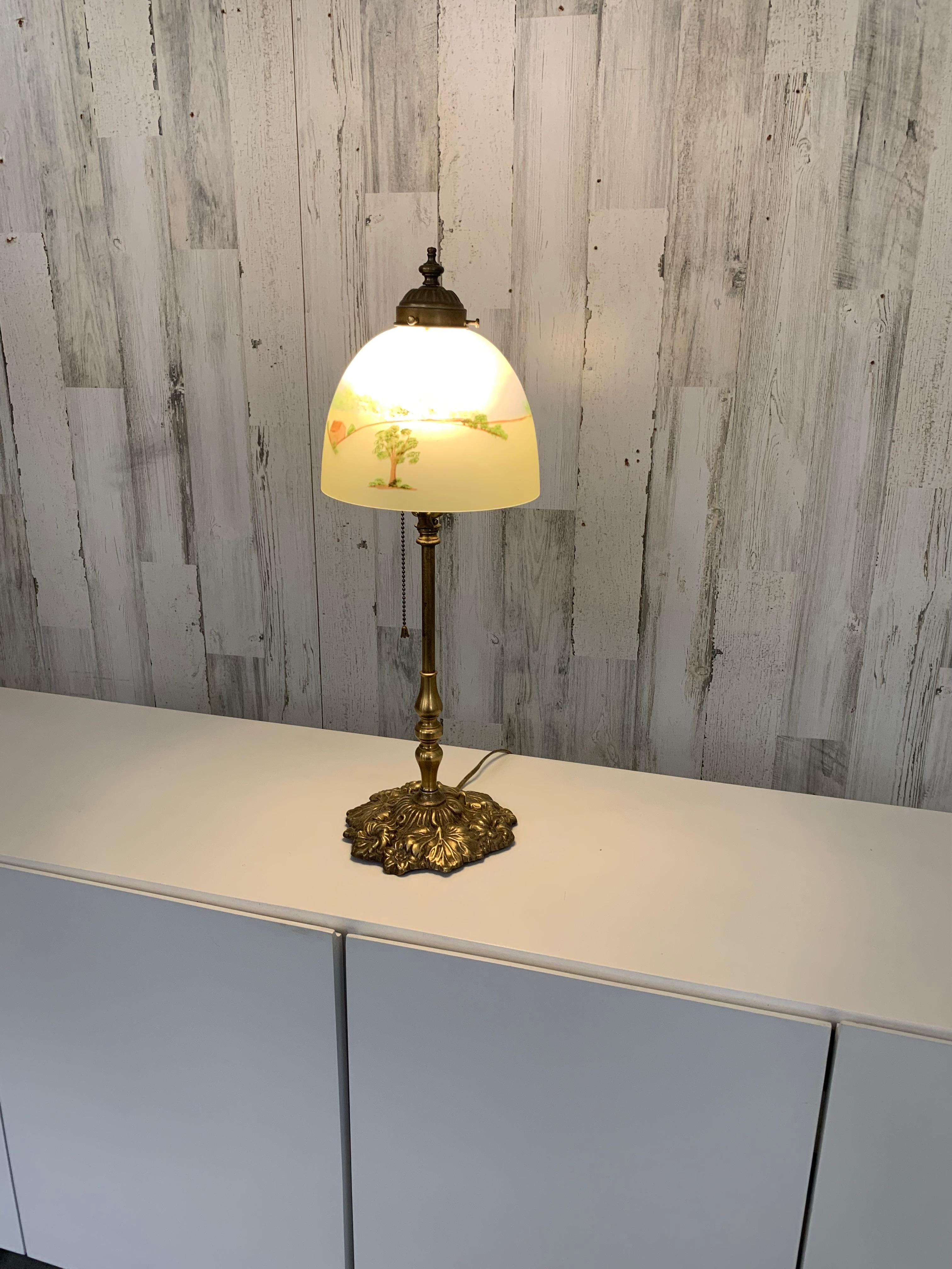 Lampe de table du début du 20e siècle avec abat-jour peint à la main en vente 1