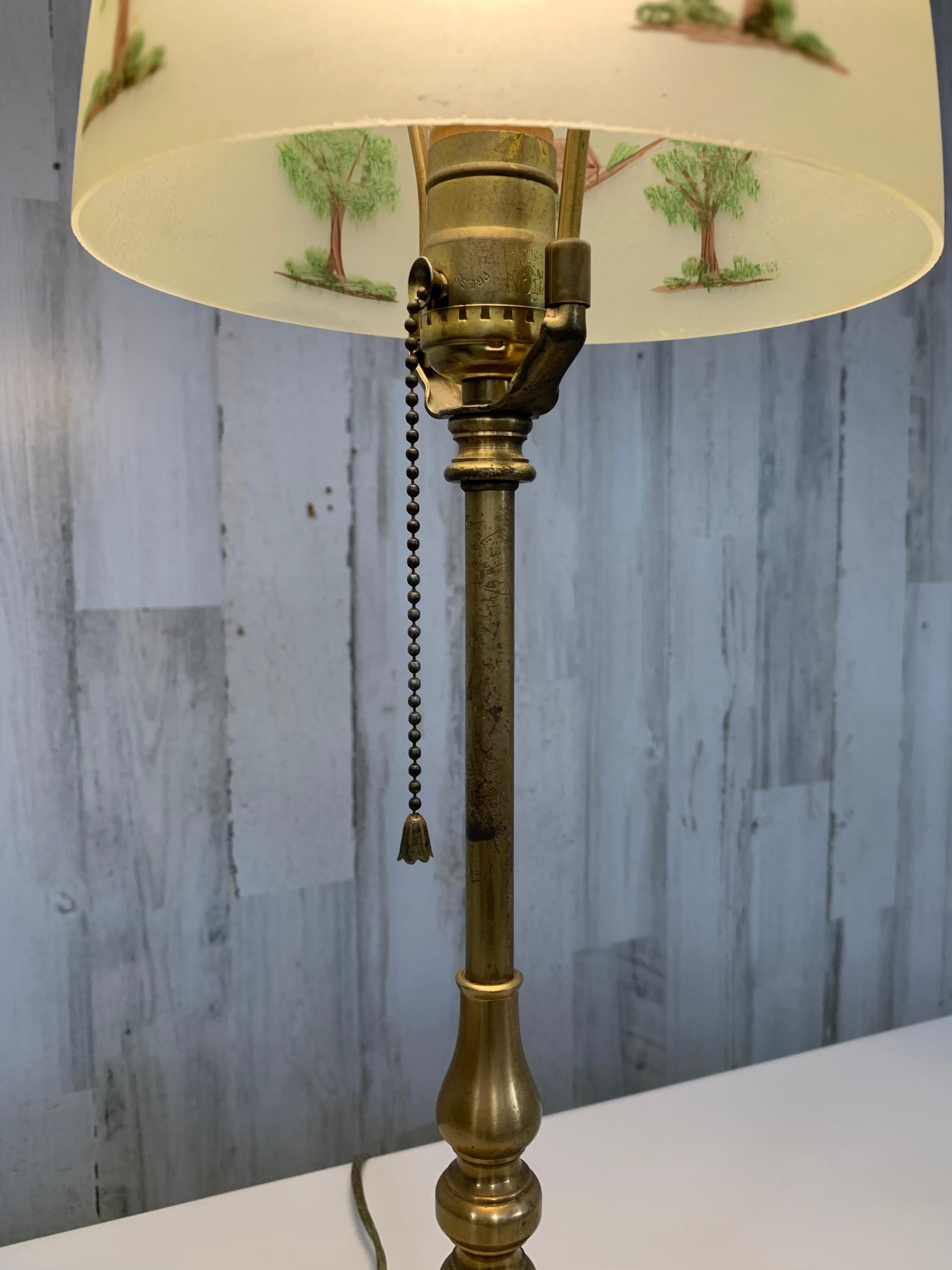 Lampe de table du début du 20e siècle avec abat-jour peint à la main en vente 2
