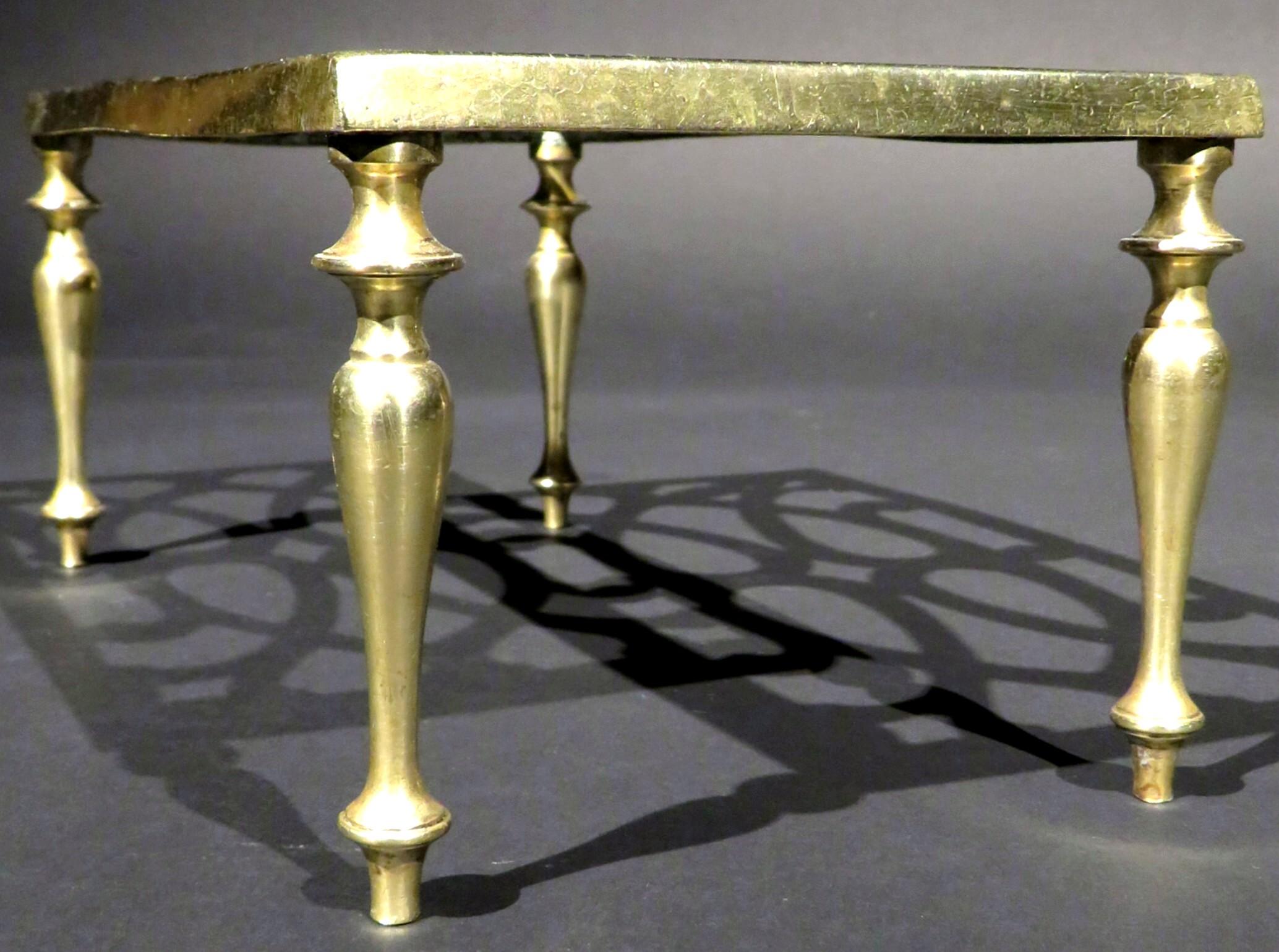 Early 20th Century Table Shaped Brass Trivet, England circa 1900 In Good Condition For Sale In Ottawa, Ontario