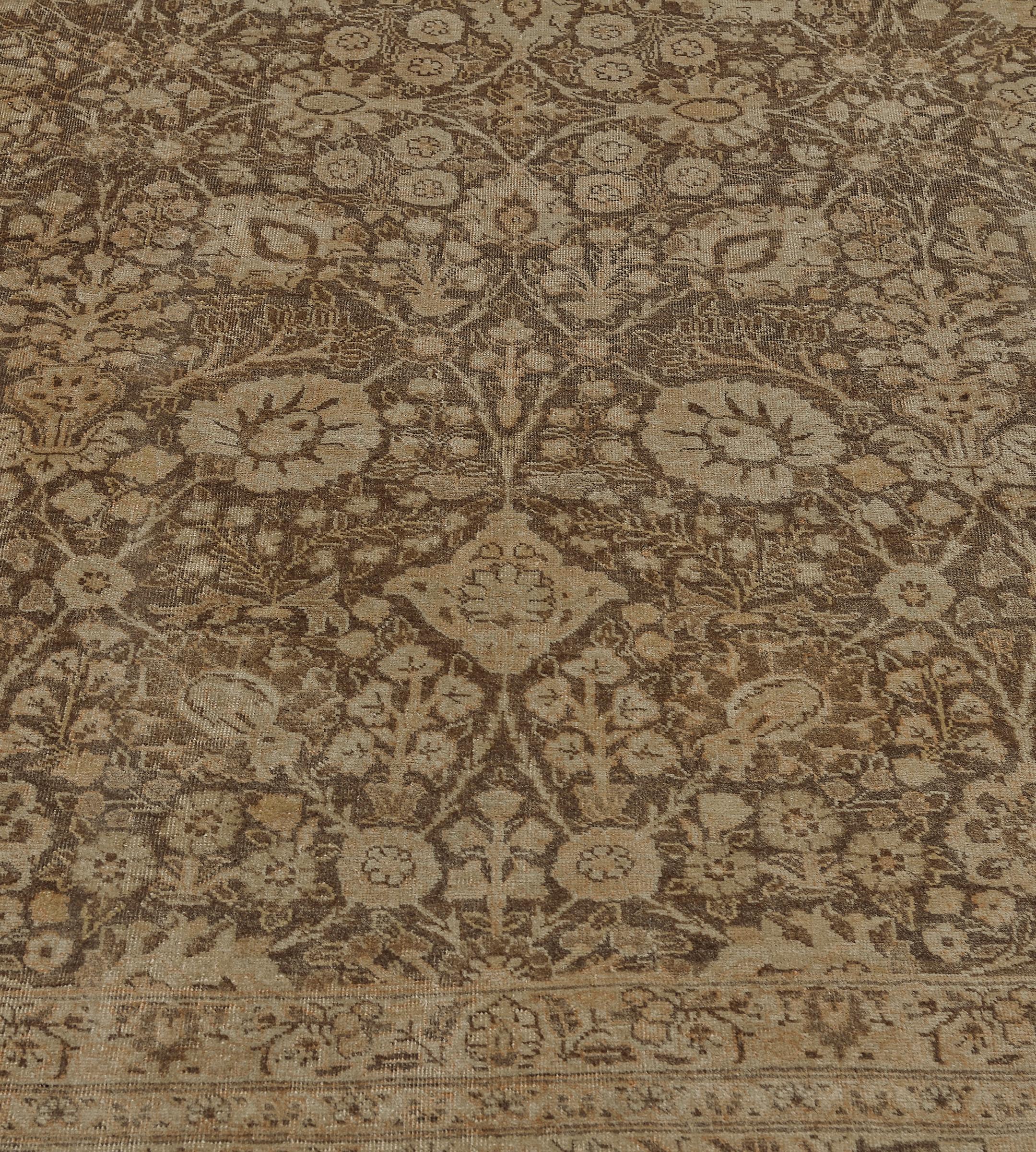 Tapis de Tabriz du début du XXᵉ siècle provenant du nord-ouest de la Perse en vente 4