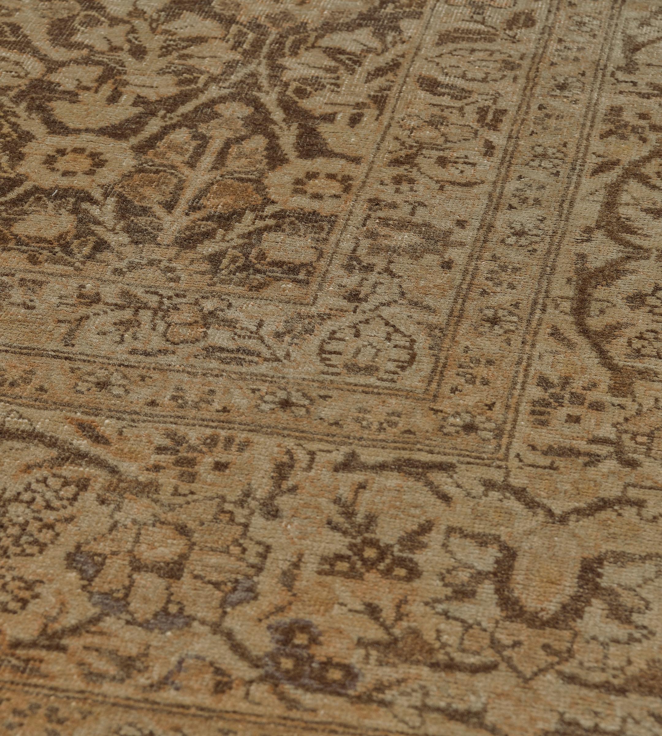 Tapis de Tabriz du début du XXᵉ siècle provenant du nord-ouest de la Perse en vente 3