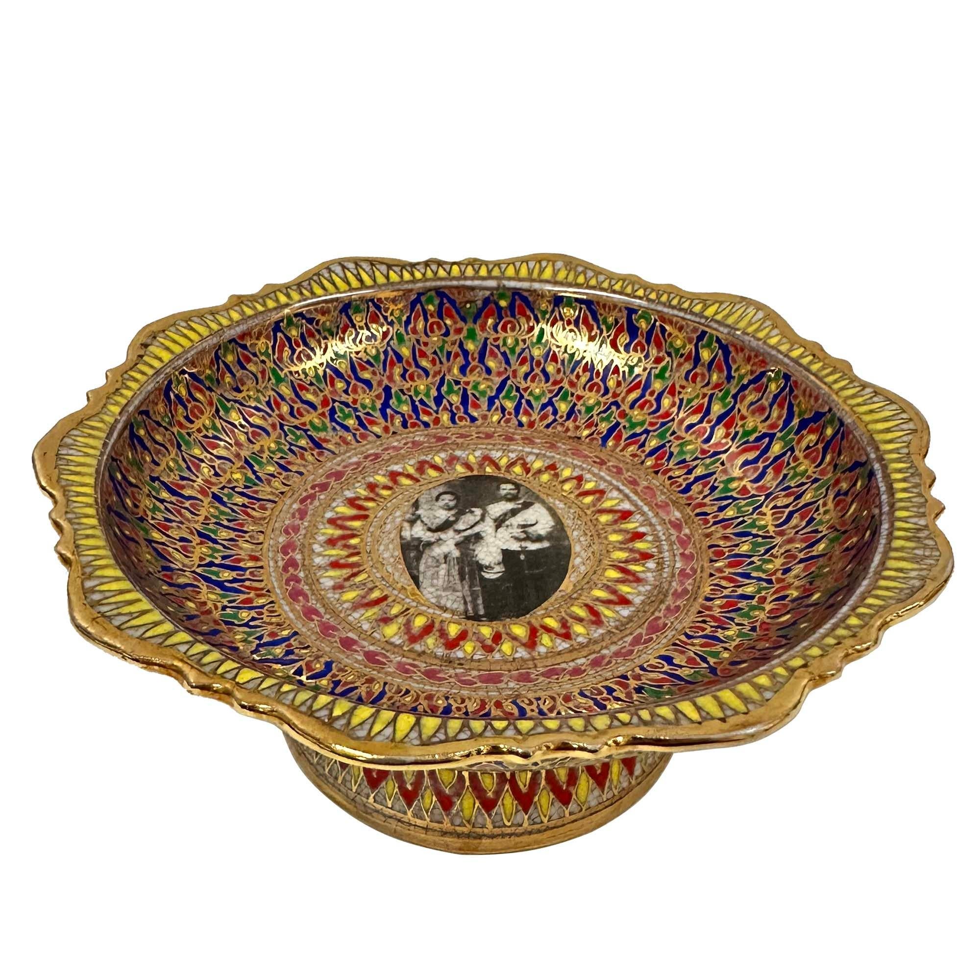 Hand-Crafted Early 20th Century Tai Benjarong porcelain bowl with Marks on the bottom For Sale